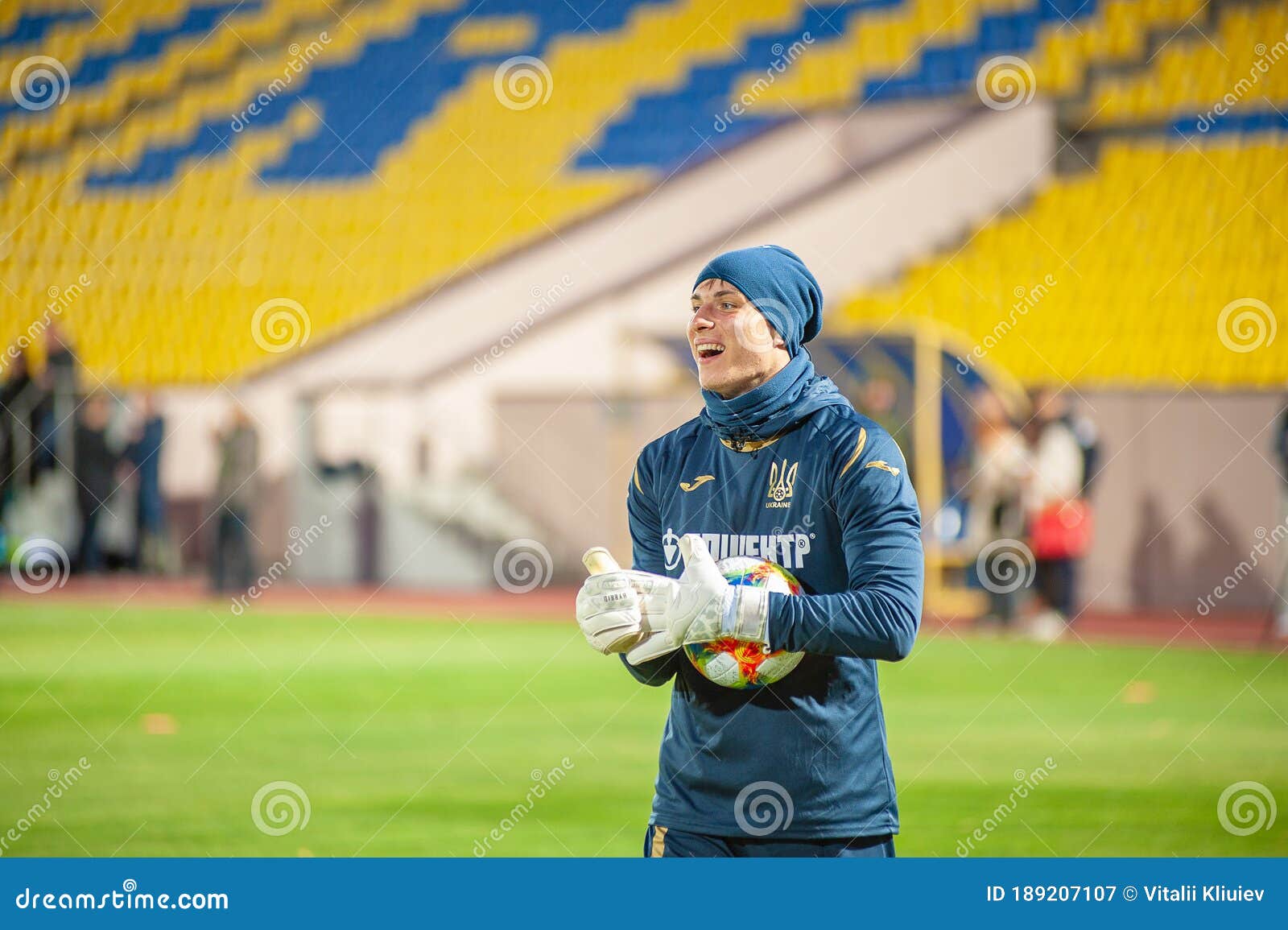 安德里·卢宁，乌克兰国家队守门员图库摄影片. 图片包括有守门员, 同盟, 足球运动员, 体育运动- 189207107