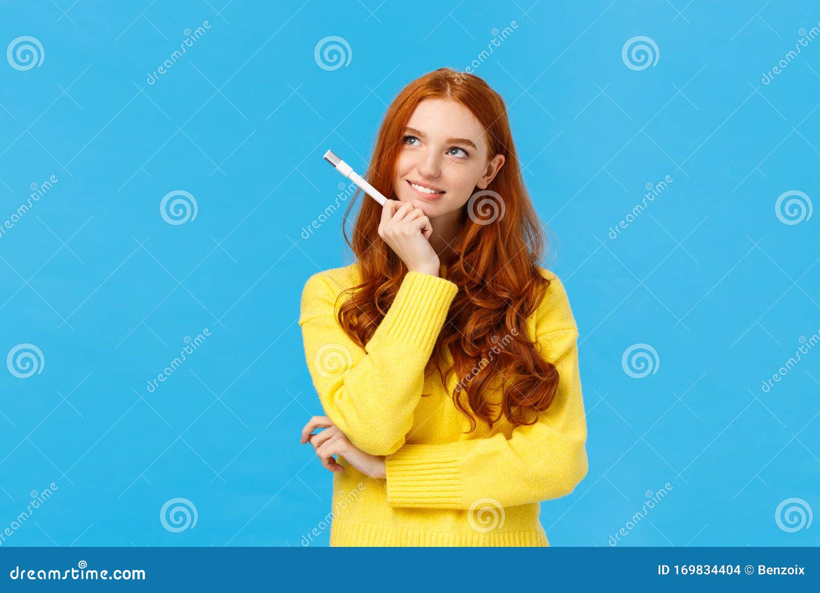 富有创意和灵感的可爱的红发女性 记者或作家 创造新想法 左上角库存照片 图片包括有人员 方式