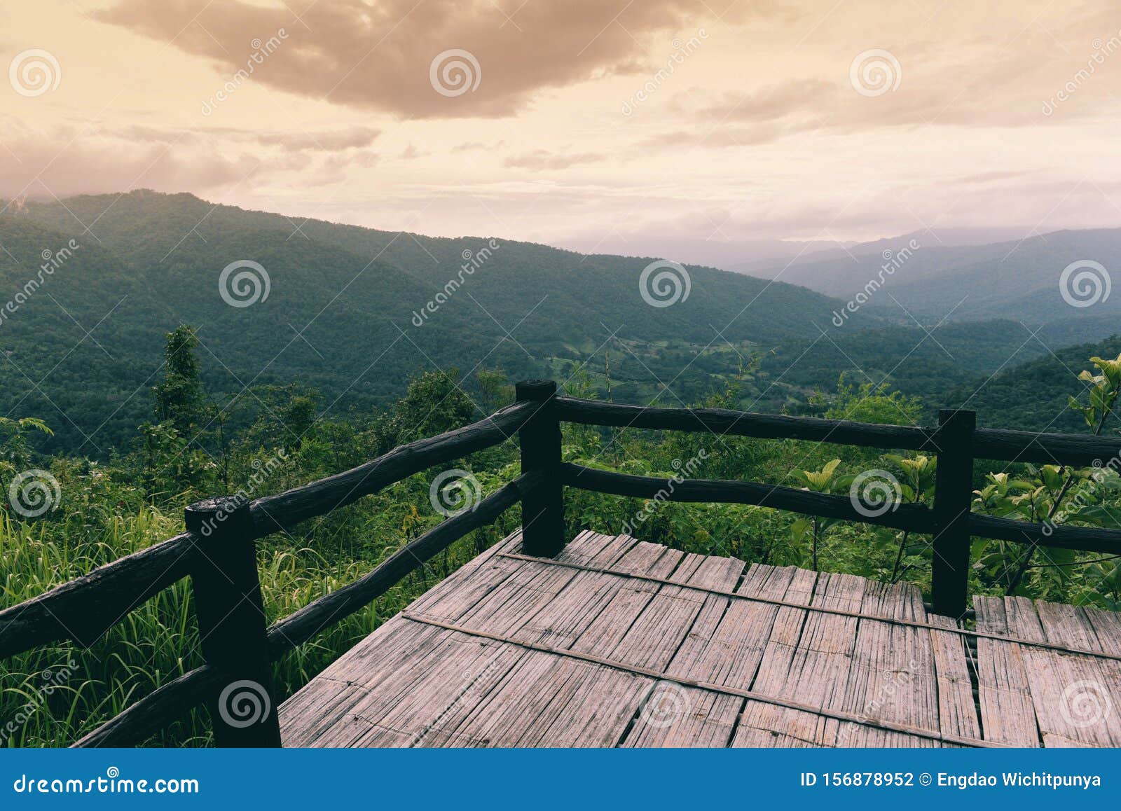 山林绿山的露台山景观阳台户外美景自然山库存照片 图片包括有城市 布琼布拉 豪华 任何地方 山林绿山的露台山景观阳台户外美景自然山库存照片 图片包括有城市 布琼布拉 豪华 任何地方