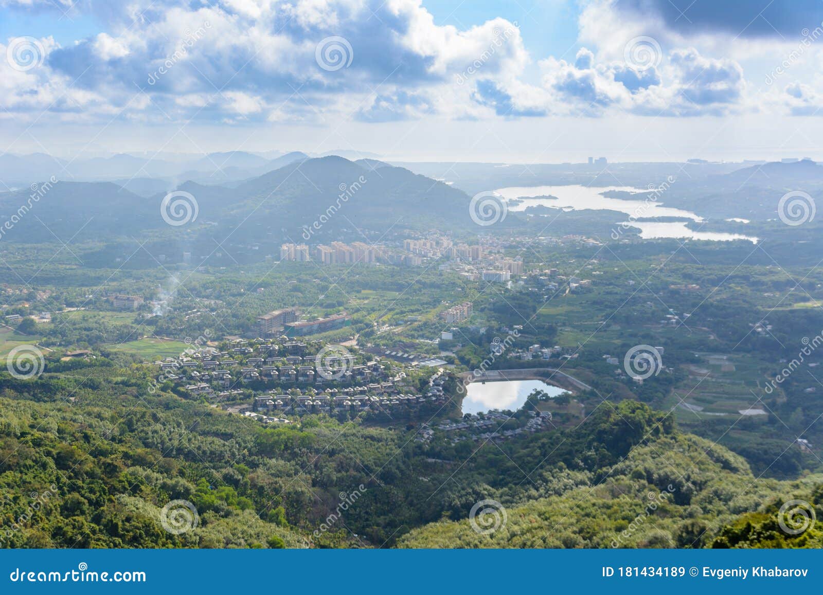 山脉 热带森林 盐田公园和三亚市全景中国海南省雁口市雨林文化旅游区库存图片 图片包括有密林 旅游业