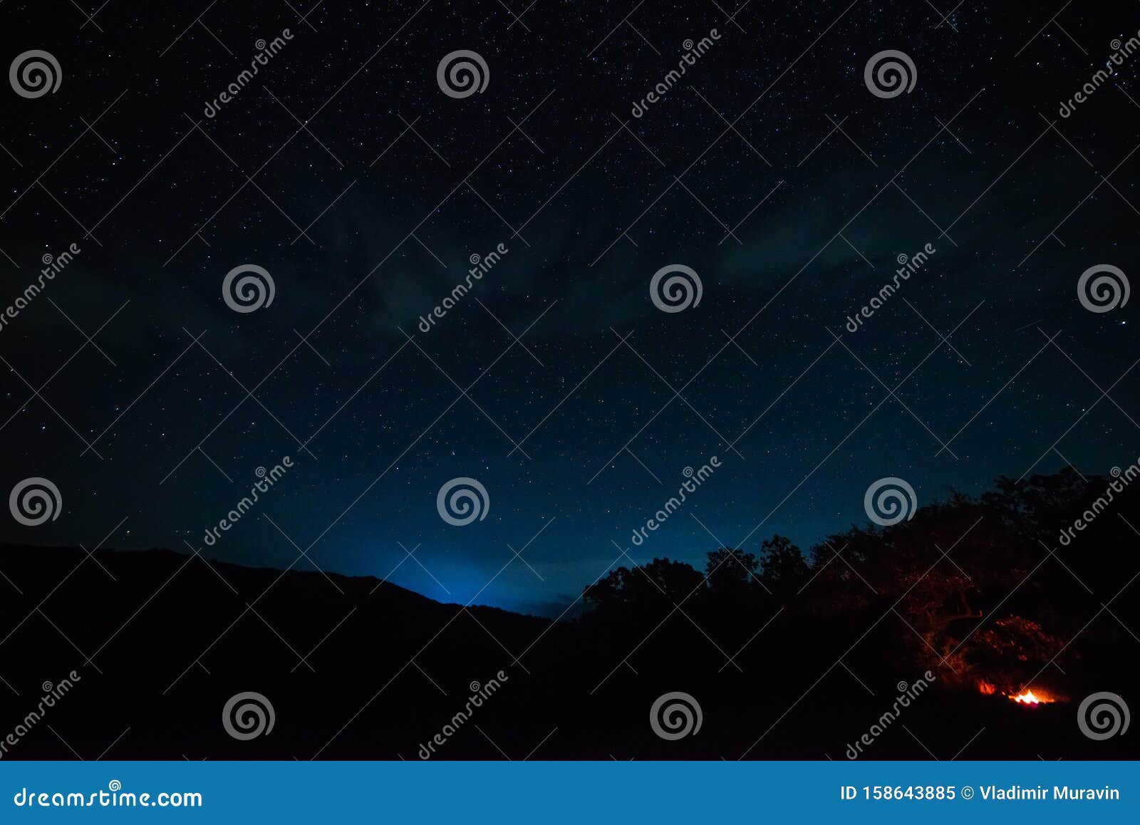 山里夜空星空库存图片 图片包括有天空 深深 晚上 森林 高涨 背包 空间 字符串