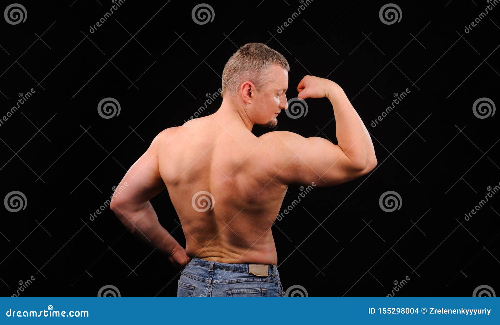 工作室肌肉男摆姿库存照片 图片包括有 工作室肌肉男摆姿库存照片 图片包括有