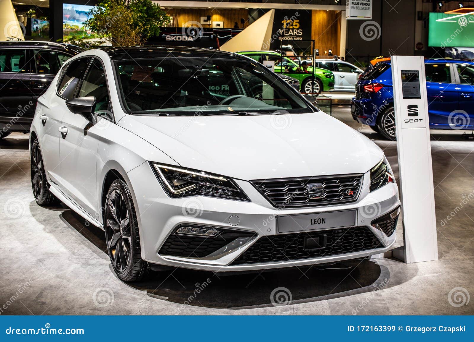 布鲁塞尔汽车展上的seat Leon 第三代面料 Typ 5f 两厢小型轿车 由西班牙汽车制造商seat制造编辑类库存图片 图片包括有远期 马达
