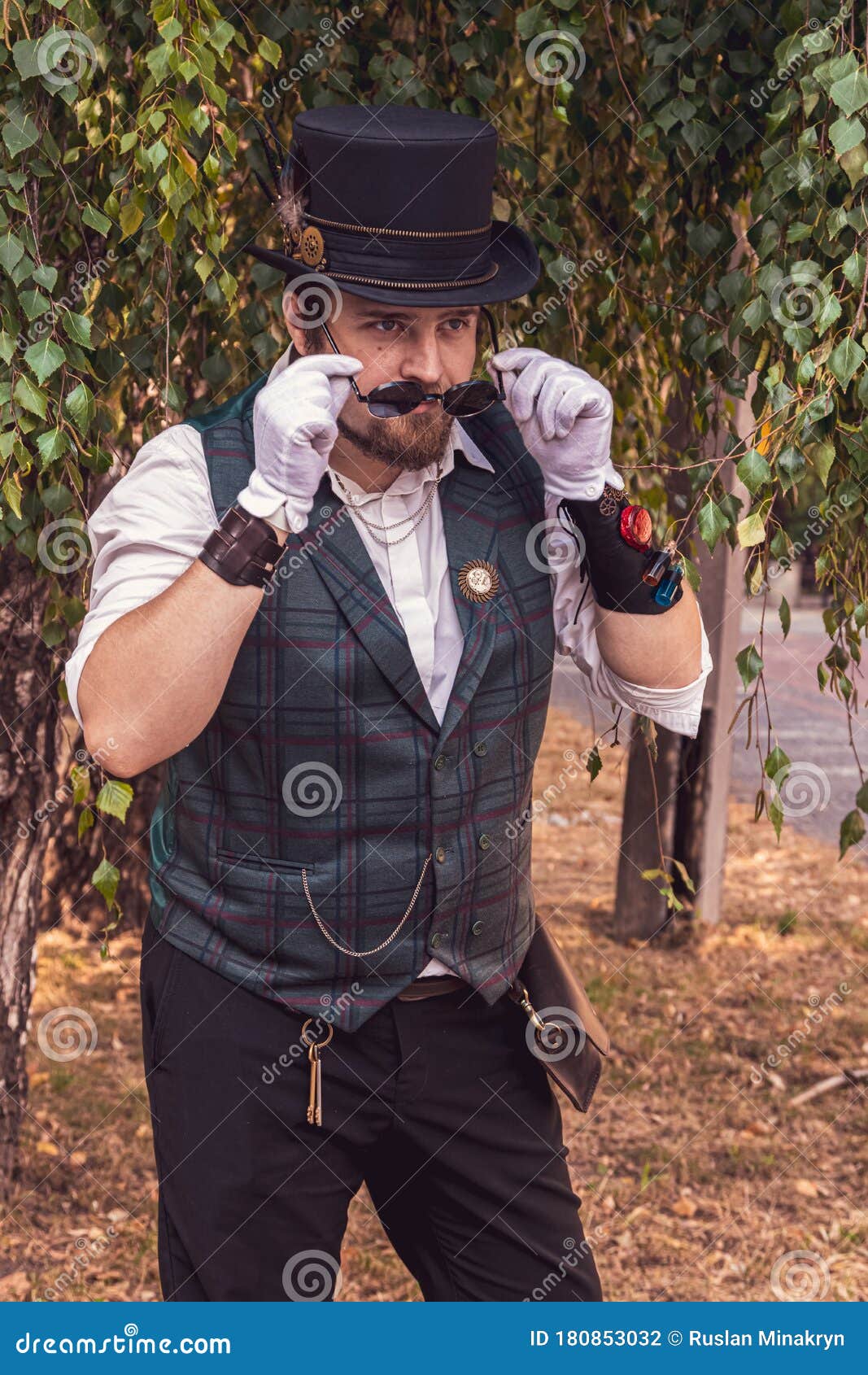 帅哥穿蒸汽朋克服装库存照片 图片包括有艺术 远期 风镜 工程 背包 成人 女性 典雅 帅哥穿蒸汽朋克服装库存照片 图片包括有艺术 远期 风镜 工程 背包 成人 女性 典雅