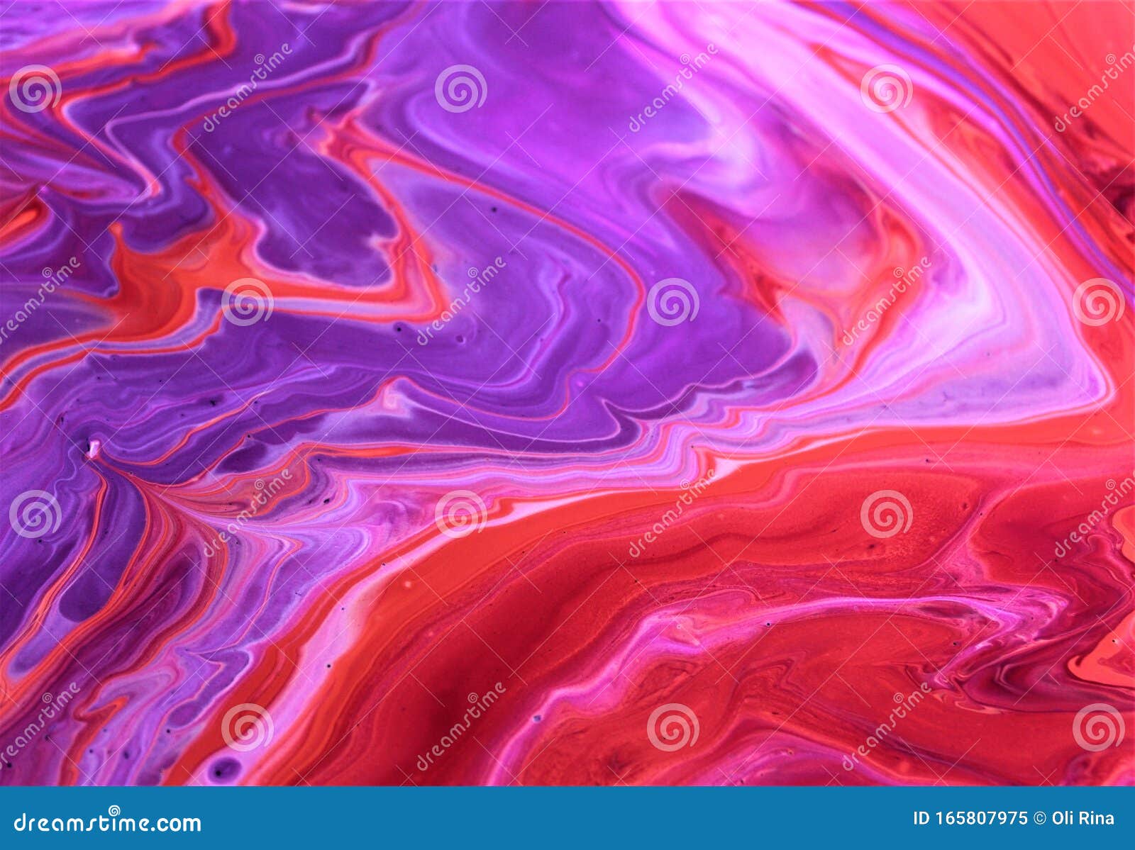 带虹彩涂料的抽象紫橙色背景库存图片 图片包括有丁香 激情 混合 艺术 蓝色 抽象 墨水