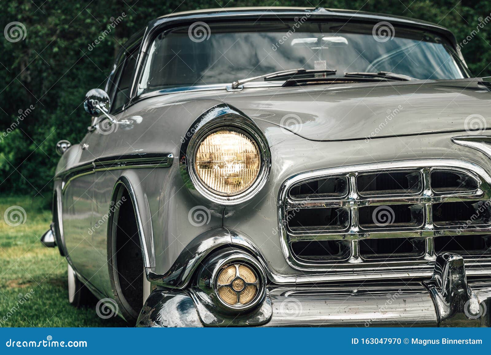 50年代初的经典车 有大色栅库存照片 图片包括有镀铬 恢复 镀铬物 美元 乡愁 经典