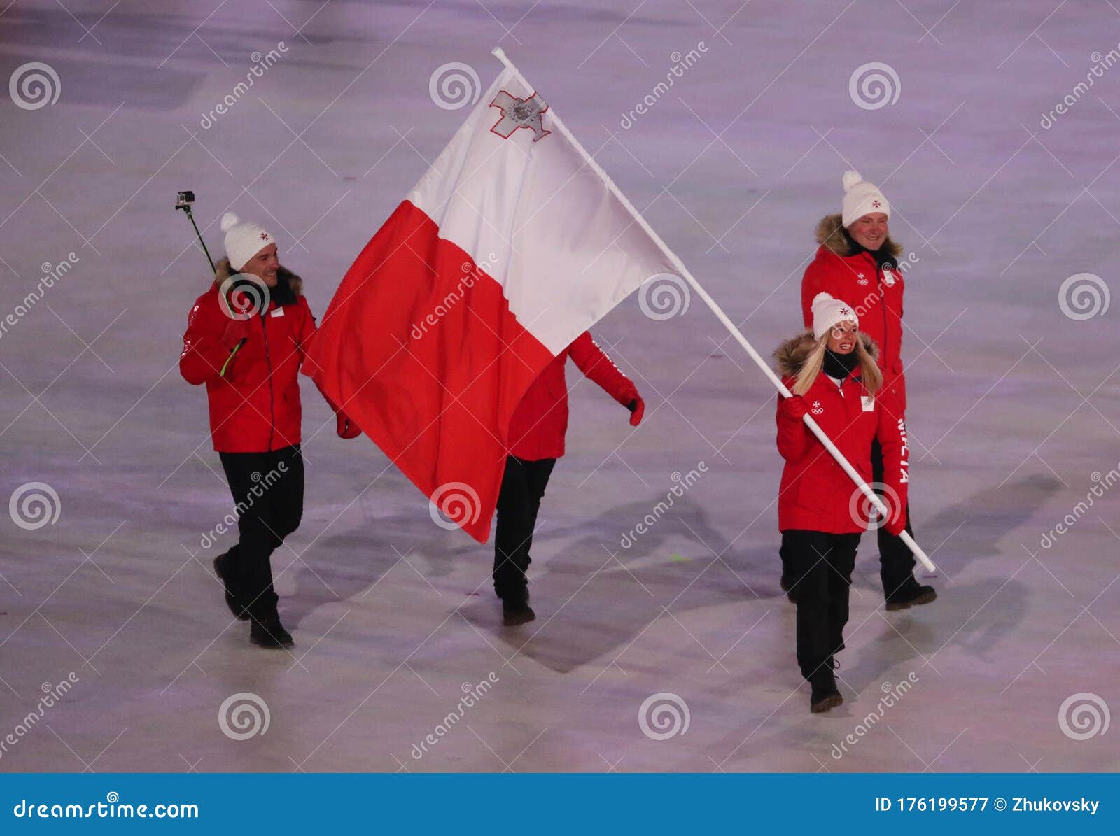 18年平昌冬季奥林匹克运动会高山滑雪运动员艾莉丝 佩列格林带着马耳他国旗带领马耳他队图库摄影片 图片包括有世界 公园 18年平昌冬季奥林匹克运动会高山滑雪运动员艾莉丝 佩列格林带着马耳他国旗带领马耳他队图库摄影片 图片包括有世界 公园