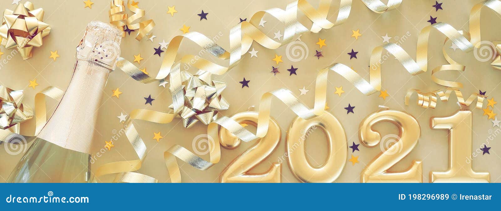 21年新年快乐的旗帜 金色背景中的香槟和金色装饰库存图片 图片包括有圣诞节 五彩纸屑 乐趣 21年新年快乐的旗帜 金色背景中的香槟和金色装饰库存图片 图片包括有圣诞节 五彩纸屑 乐趣