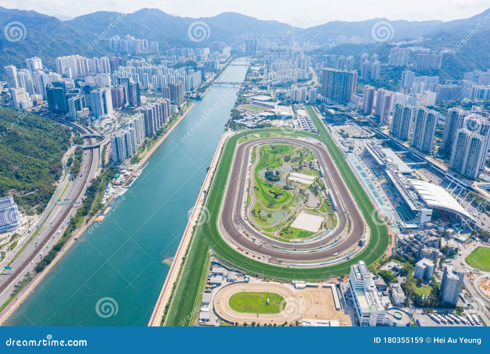 年4月日 香港 沙田的天象城母河马会没有赛马库存图片 图片包括有运动员 赛跑 年4月日 香港 沙田的天象城母河马会没有赛马库存图片 图片包括有运动员 赛跑