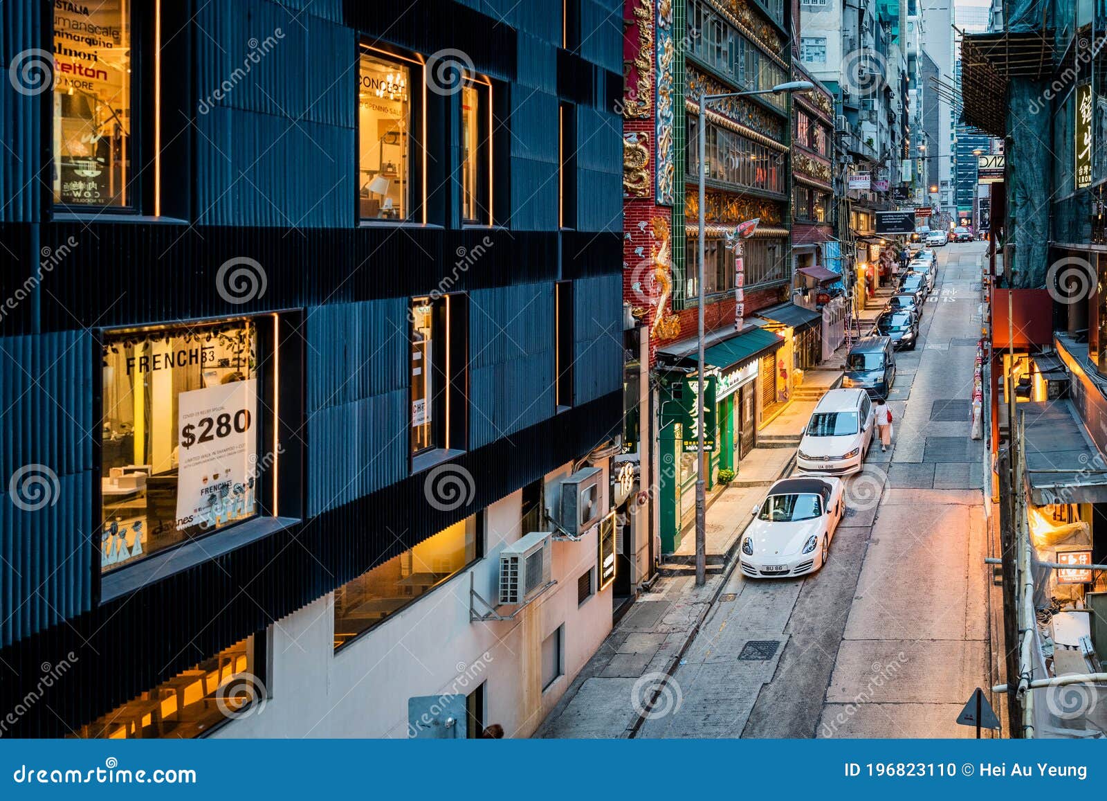 年8月29日 香港 Covid 19时期香港中部空街编辑类图片 图片包括有地铁 行人穿越道