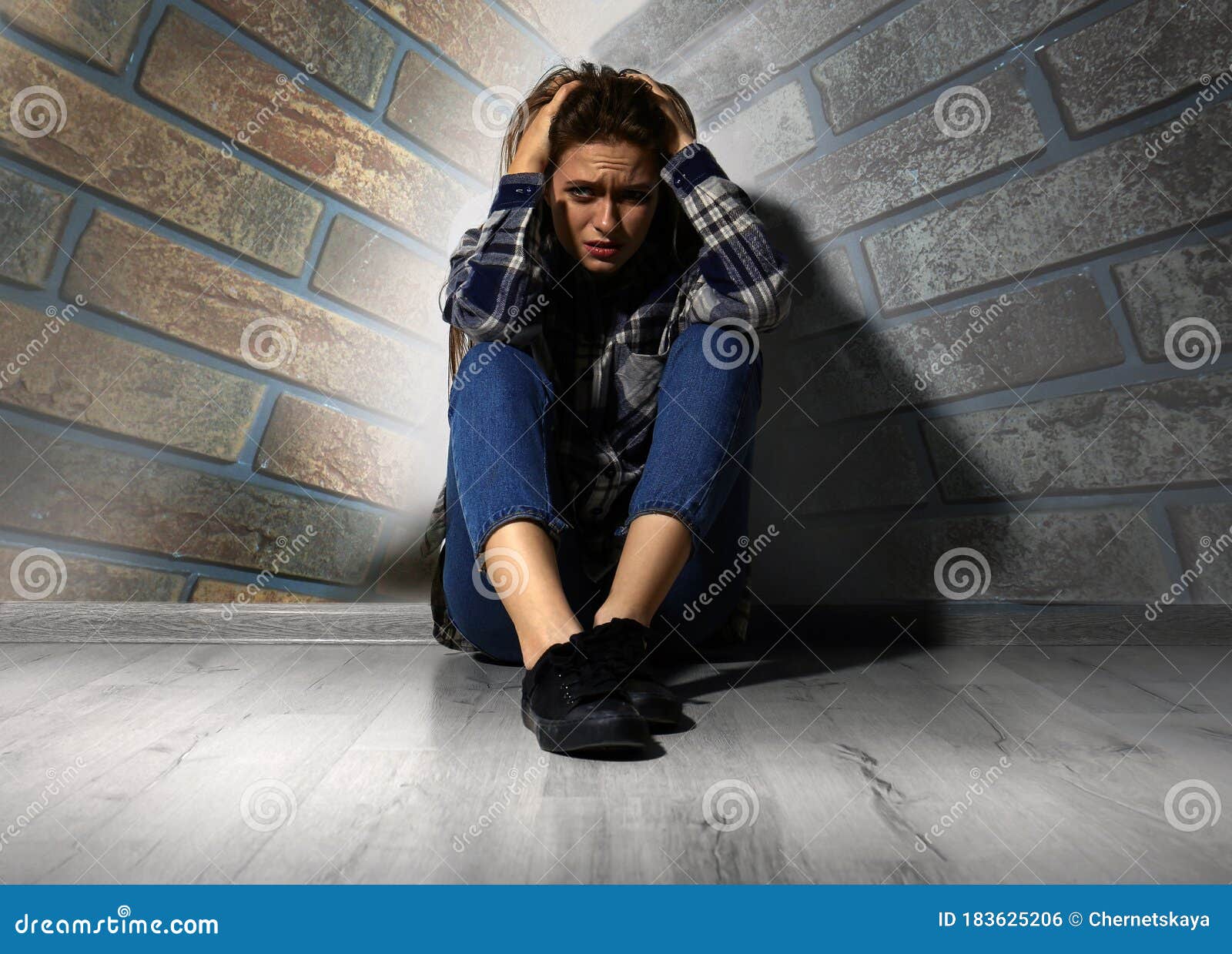 幽闭恐惧症封闭空间中的女性感觉库存照片 图片包括有情感 厌恶 感觉 忌惮 紊乱 局限