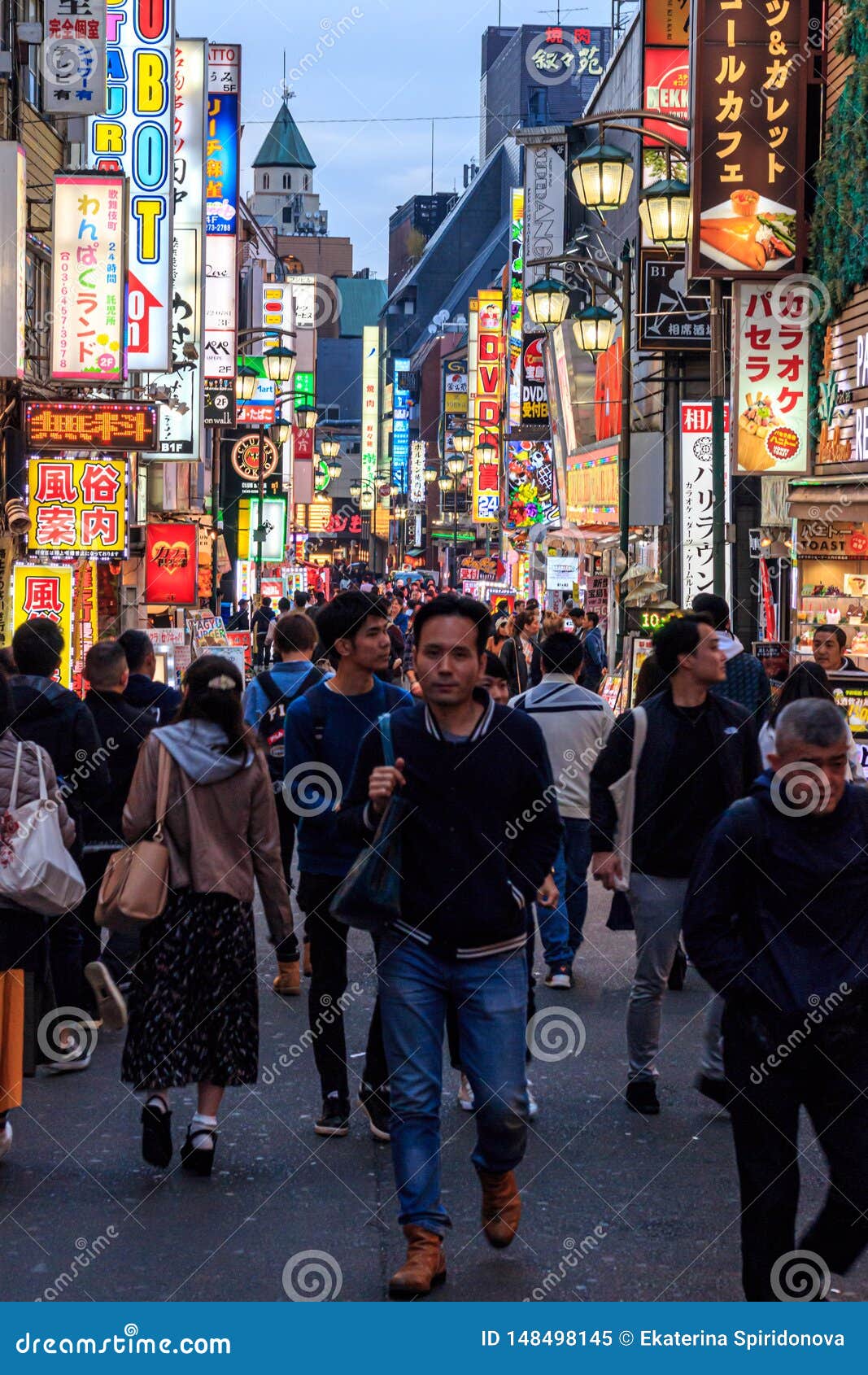 广告牌和霓虹灯广告新宿 东京编辑类图片 图片包括有霓虹灯 旅行 日语 晚上 春天 二头肌 广告牌和霓虹灯广告新宿 东京编辑类图片 图片包括有霓虹灯 旅行 日语 晚上 春天 二头肌