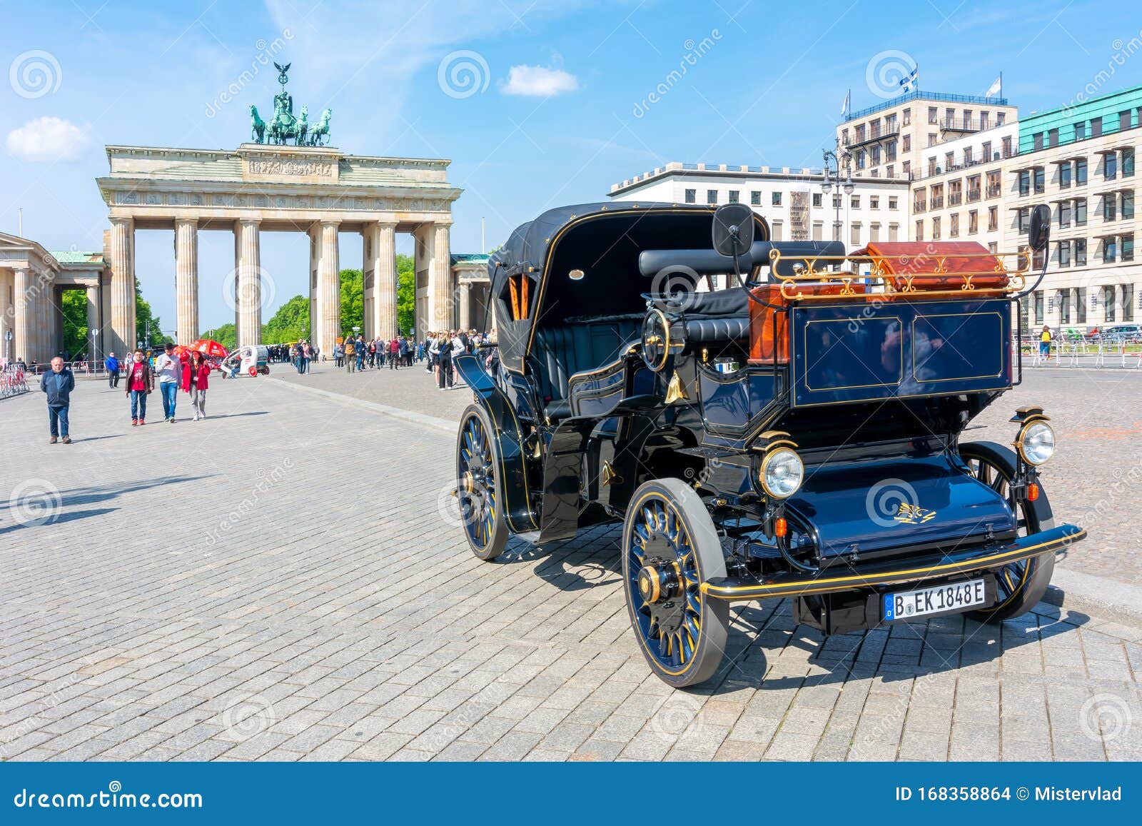 德国柏林 19年5月 背景是勃兰登堡门勃兰登堡特的黑色复古车编辑类库存图片 图片包括有19年5月 背景是勃兰登堡门勃兰登堡特的黑色复古车 德国柏林