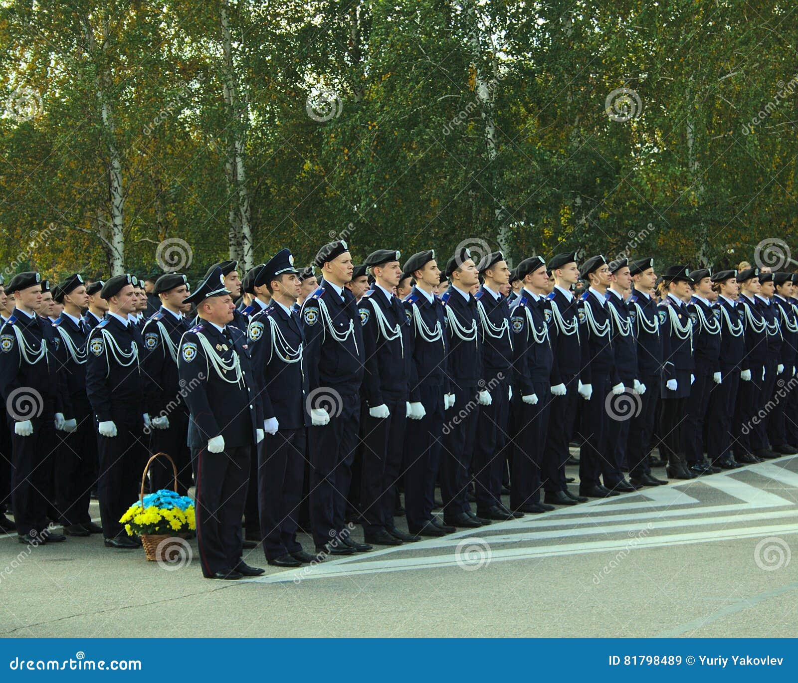 忠诚宣誓对年轻警察的 乌克兰人民编辑类库存图片 图片包括有