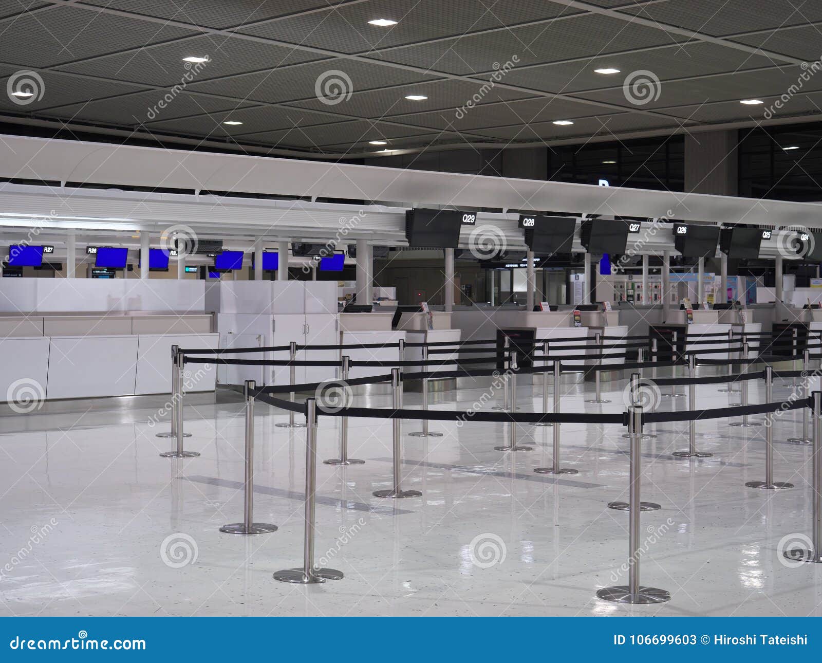 成田空港终端2夜库存图片 图片包括有