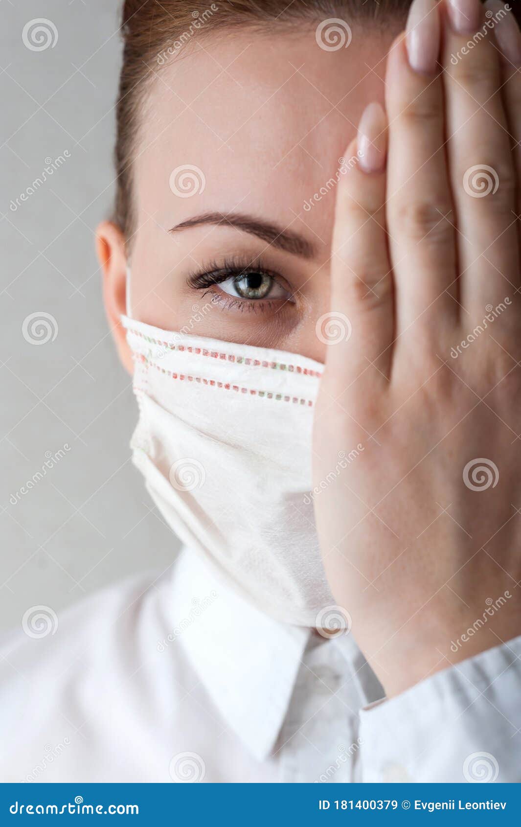 戴医用面具的女孩的画像我用手遮住半张脸特写库存图片 图片包括有特写 我用手遮住半张脸 戴医用面具的女孩的画像 戴医用面具的女孩的画像我用手遮住半张脸特写库存图片 图片包括有特写 我用手遮住半张脸 戴医用面具的女孩的画像