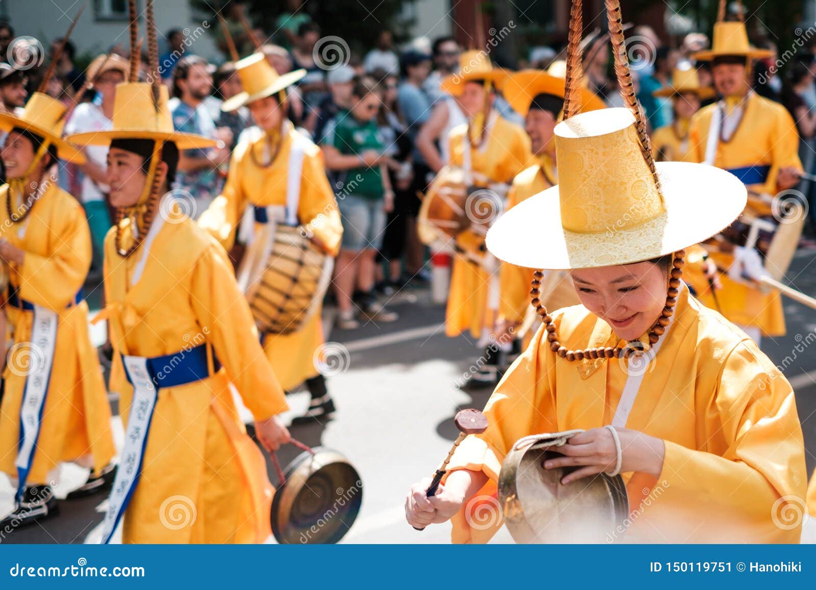 执行在karneval Der文化kulturen狂欢节的传统服装的韩国人在柏林编辑类照片 图片包括有der文化kulturen狂欢节的传统服装的韩国人在柏林 执行在karneval 执行在karneval Der文化kulturen狂欢节的传统服装的韩国人在柏林编辑类照片 图片包括有der文化kulturen狂欢节的传统服装的韩国人在柏林 执行在karneval