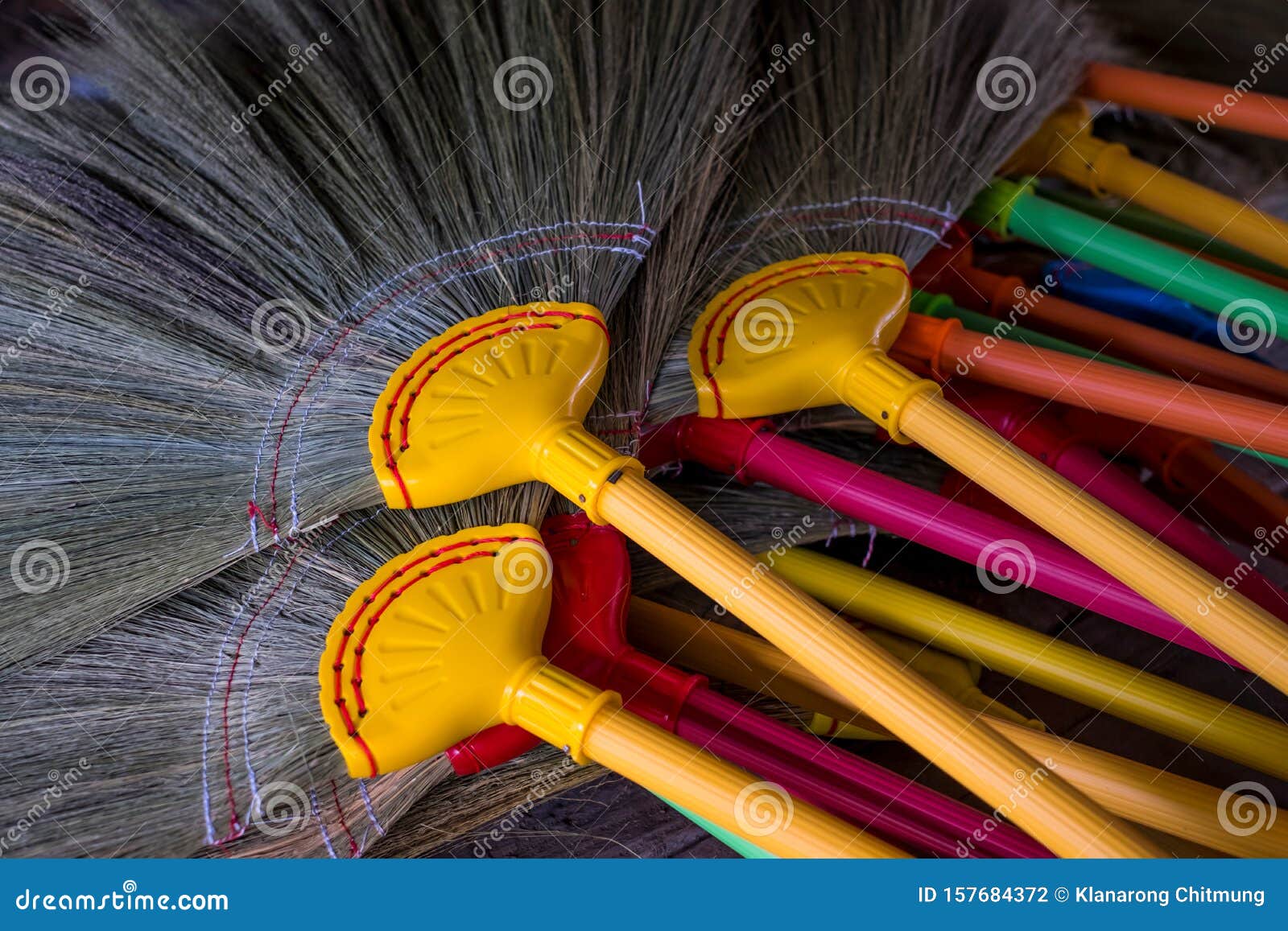 扫帚 泰国传统手工艺 用扫帚和木制我库存照片 图片包括有家庭 本质 背包 干净 抽象
