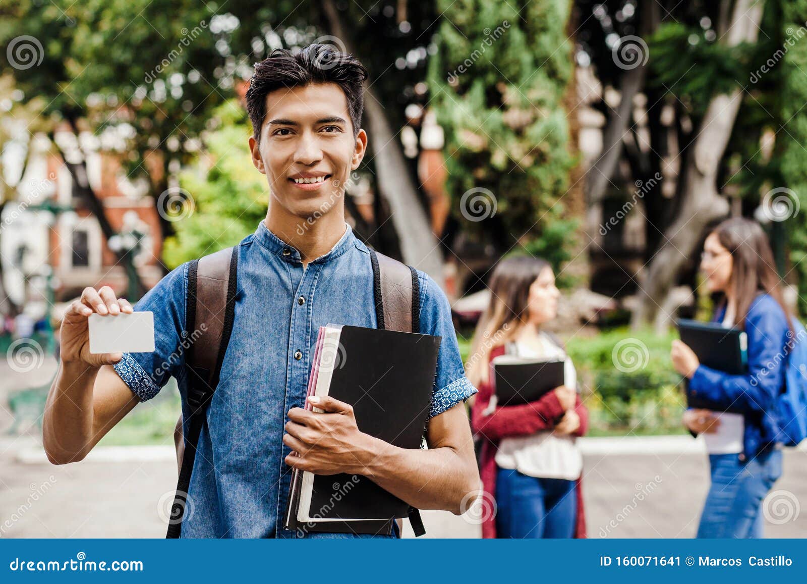 拉丁裔学生 墨西哥拉丁裔男子和墨西哥裔墨西哥学生库存图片 图片包括有成人 校园 教育 生活方式 拉丁裔学生 墨西哥拉丁裔男子和墨西哥裔墨西哥学生库存图片 图片包括有成人 校园 教育 生活方式