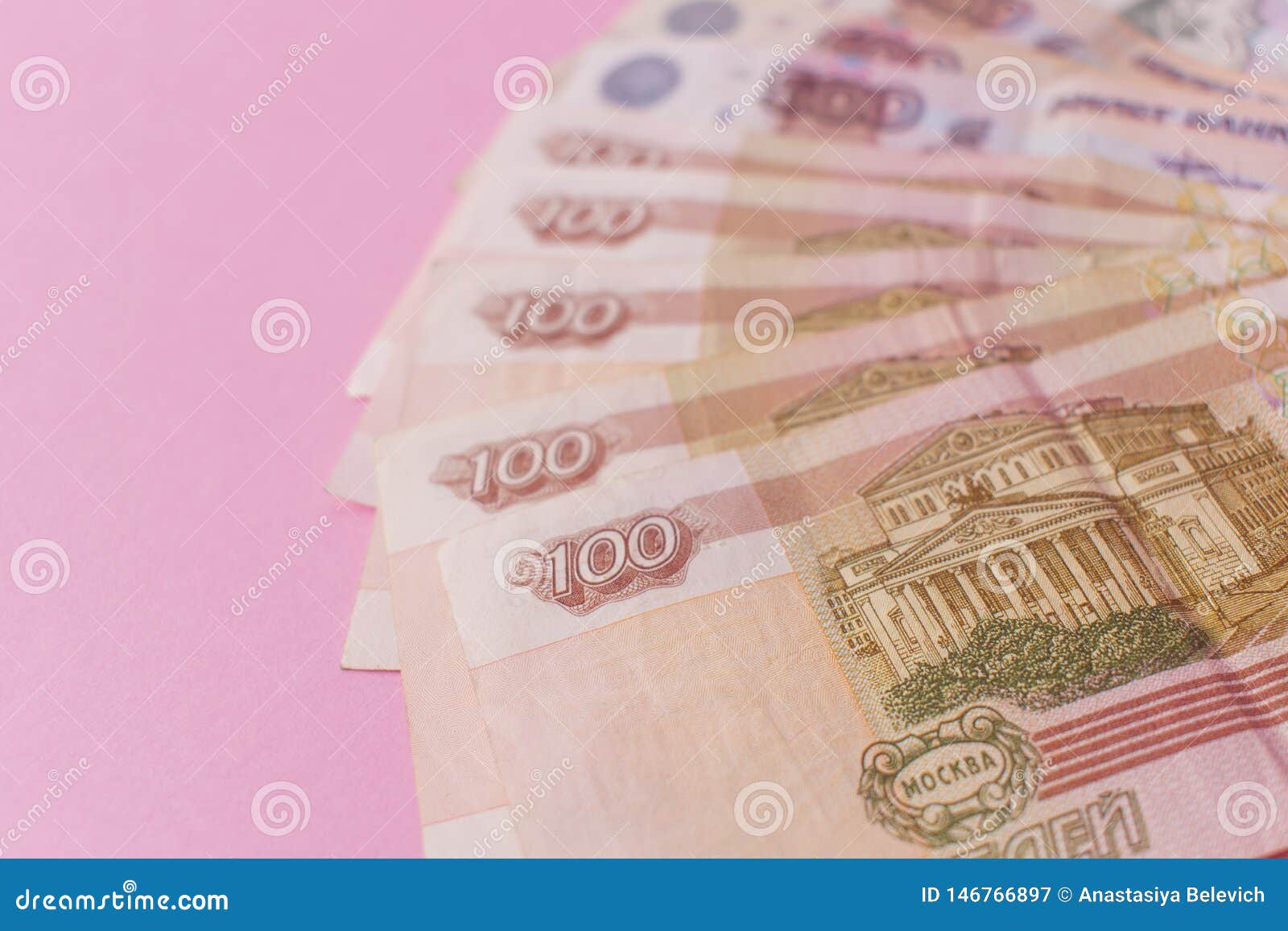 捆绑以一个爱好者的形式俄国金钱在桃红色背景贫穷 缺钱 贫穷的概念r 库存图片 图片包括有 捆绑以一个爱好者的形式俄国金钱在桃红色背景贫穷 缺钱 贫穷的概念r 库存图片 图片包括有