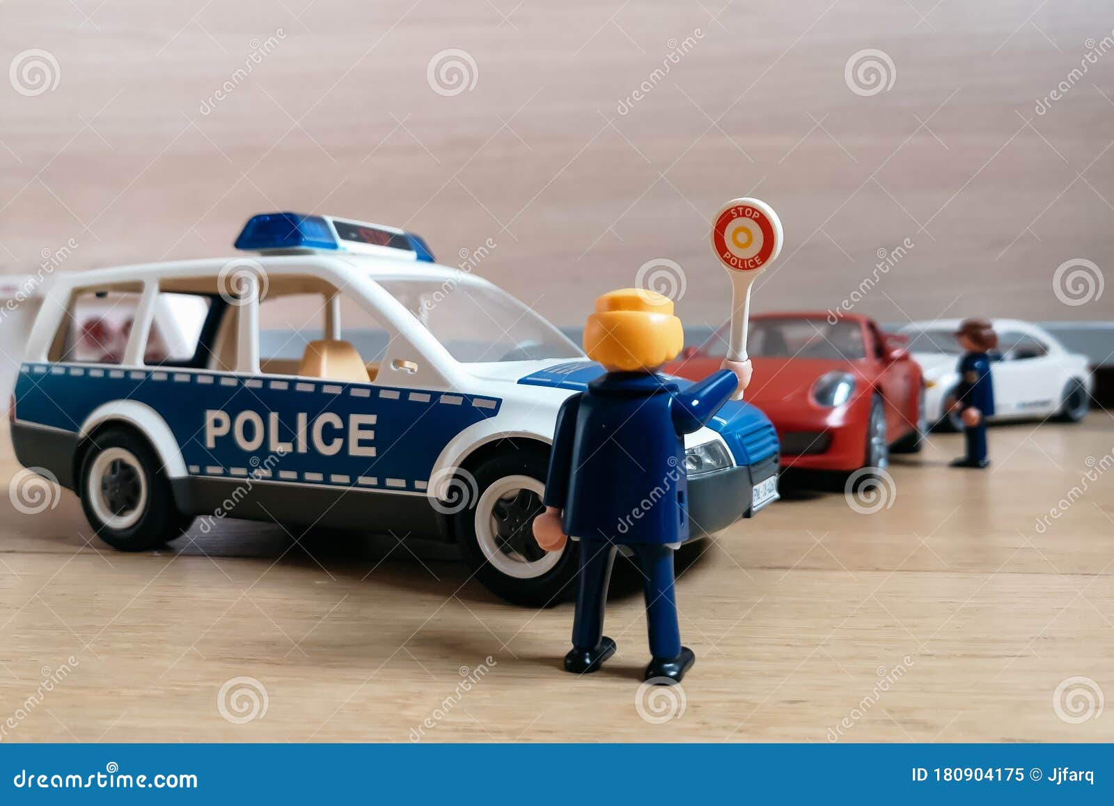 摩比玩偶在现场代表警察拦车编辑类图片 图片包括有字符 药物 业务量 证券 警察 恐怖主义 摩比玩偶在现场代表警察拦车编辑类图片 图片包括有字符 药物 业务量 证券 警察 恐怖主义