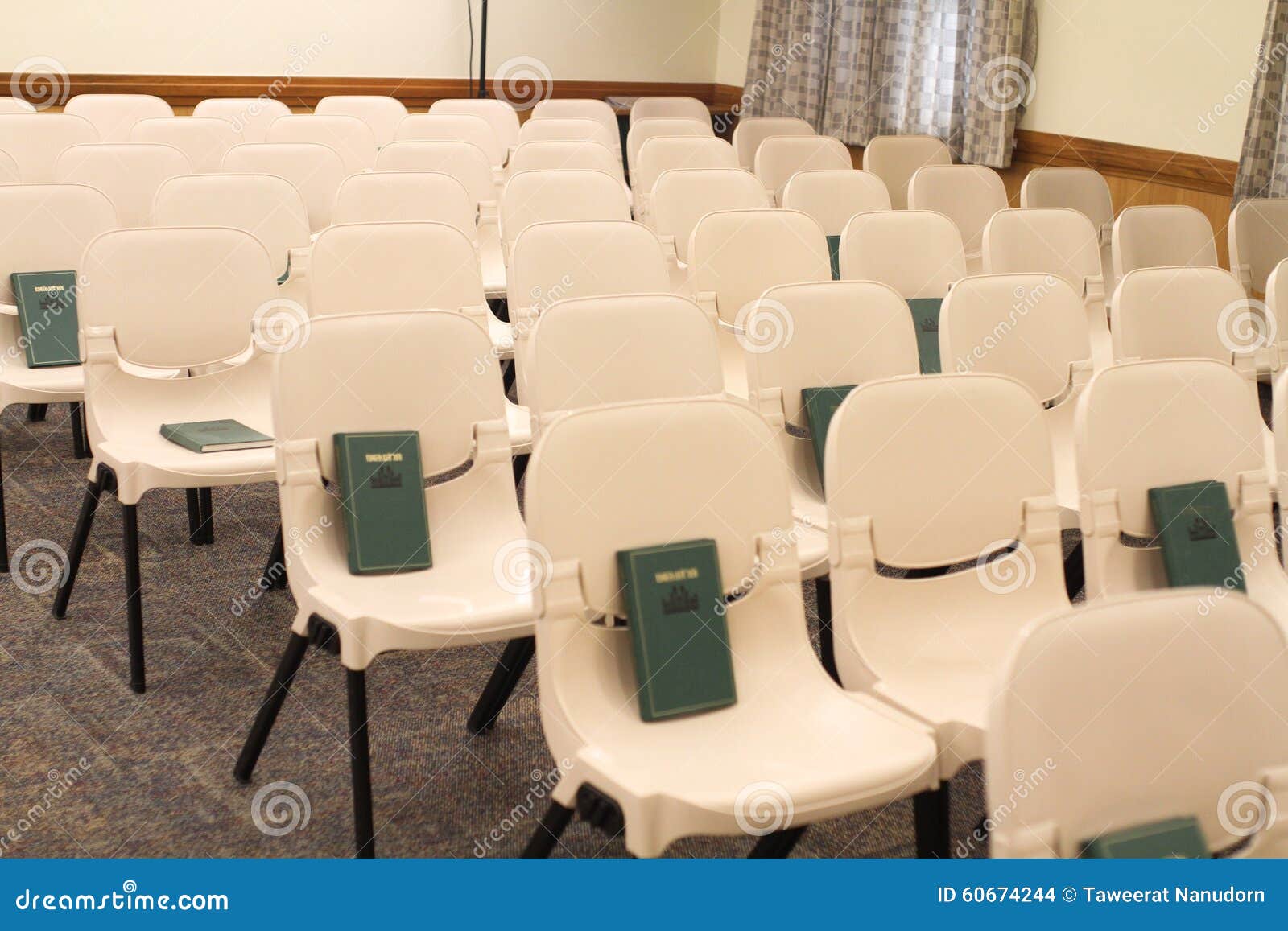 教会椅子库存照片 图片包括有内部 室内 椅子 观众席 就座 演讲 位子 学校 会议