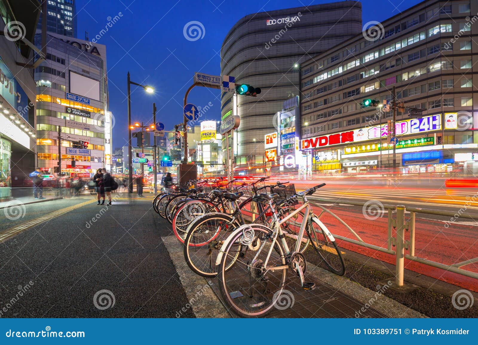 新宿区都市风景有红绿灯的编辑类照片 图片包括有