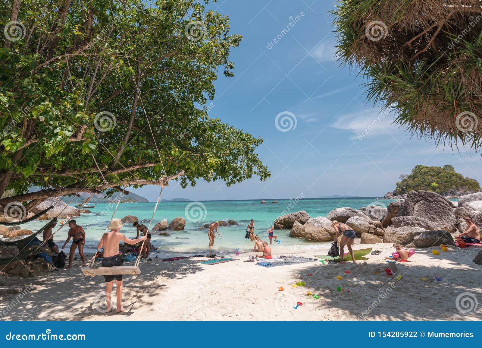 旅行在安达曼海的假期的外国人游人图库摄影片 图片包括有旅行在安达曼海的假期的外国人游人