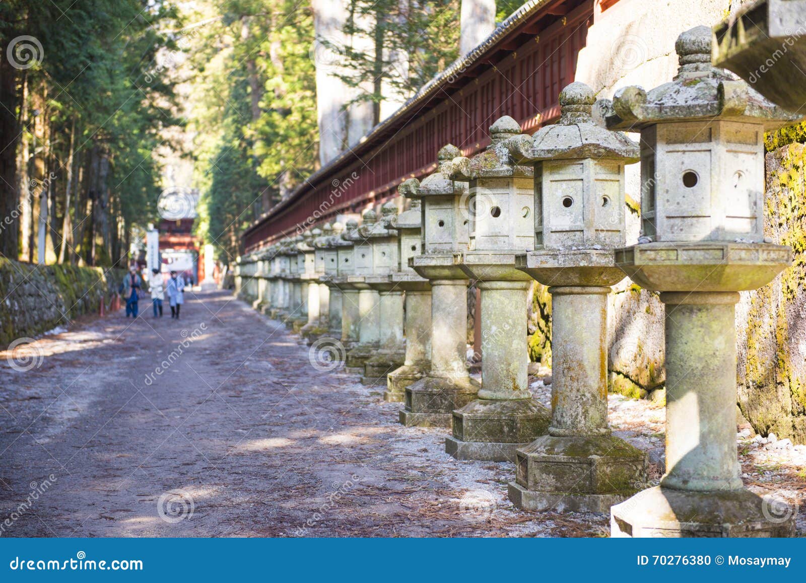 日光 日本 16年2月22日 石柱子灯笼路编辑类图片 图片包括有灯笼 石头 寺庙 遗产