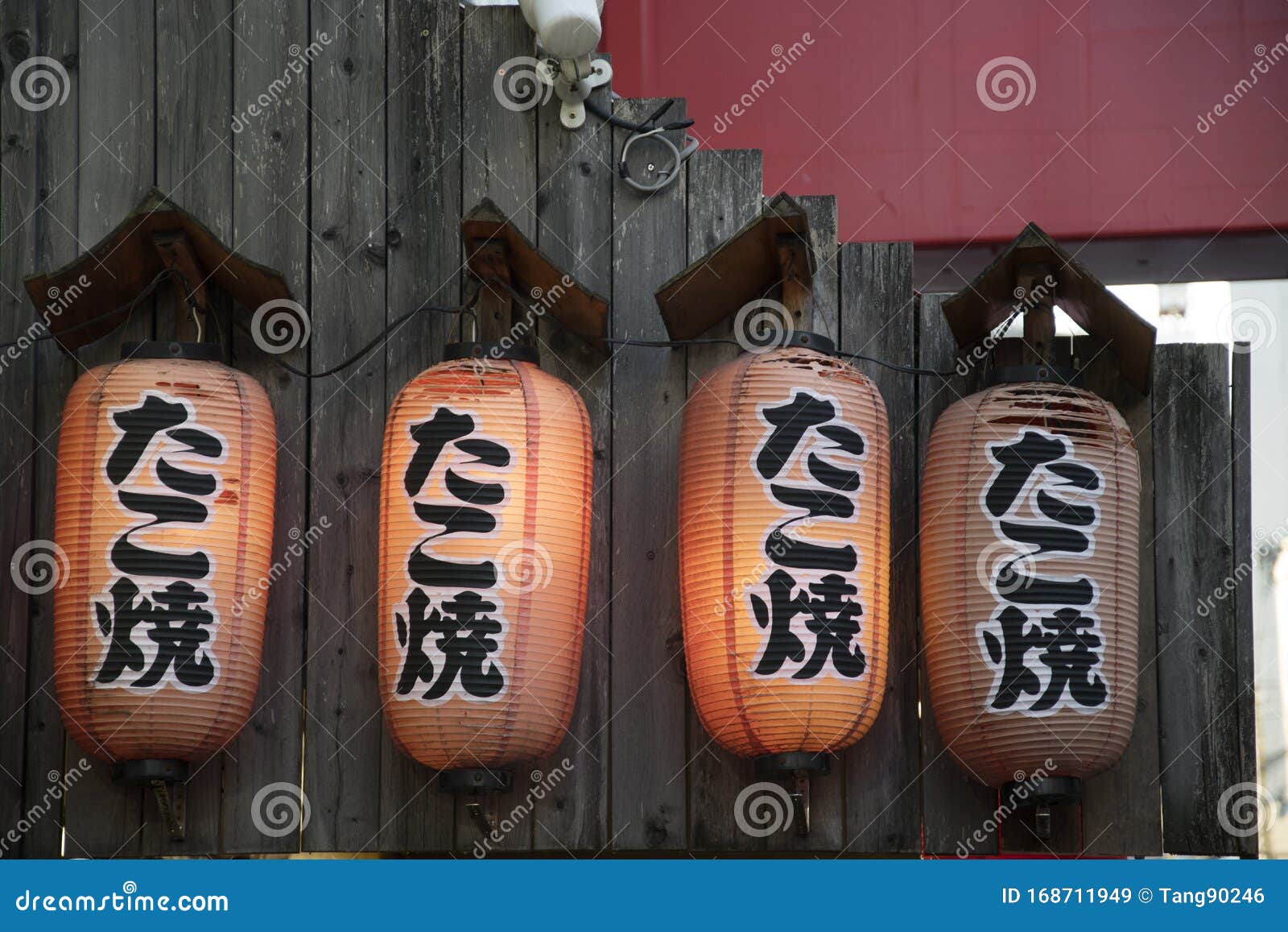 日式餐厅前挂着日本灯笼库存图片 图片包括有日语 节日 庆祝 章鱼 吃饭的客人 日本 信函 日式餐厅前挂着日本灯笼库存图片 图片包括有日语 节日 庆祝 章鱼 吃饭的客人 日本 信函