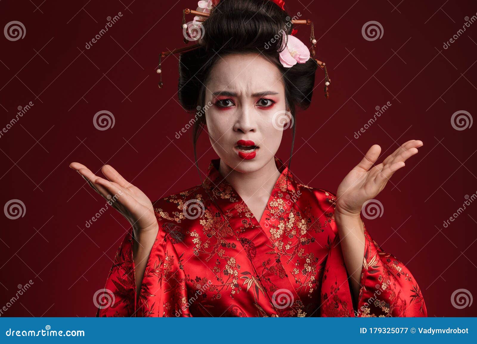 日本和服中不快的艺伎女性愤怒库存图片 图片包括有艺妓 特写镜头 礼服 女性 夫人 表面 日本和服中不快的艺伎女性愤怒库存图片 图片包括有艺妓 特写镜头 礼服 女性 夫人 表面