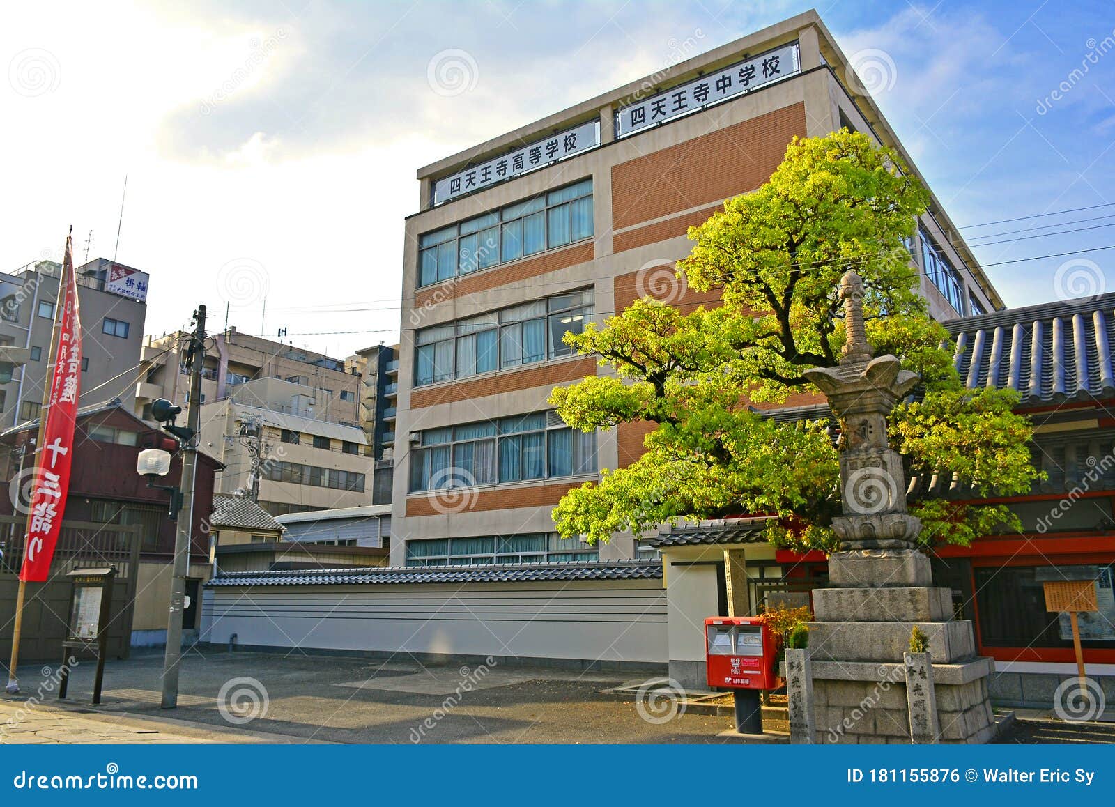 日本大坂市田野寺市初中和高中立面编辑类照片 图片包括有安排 研究 高级 小辈 教师 门面