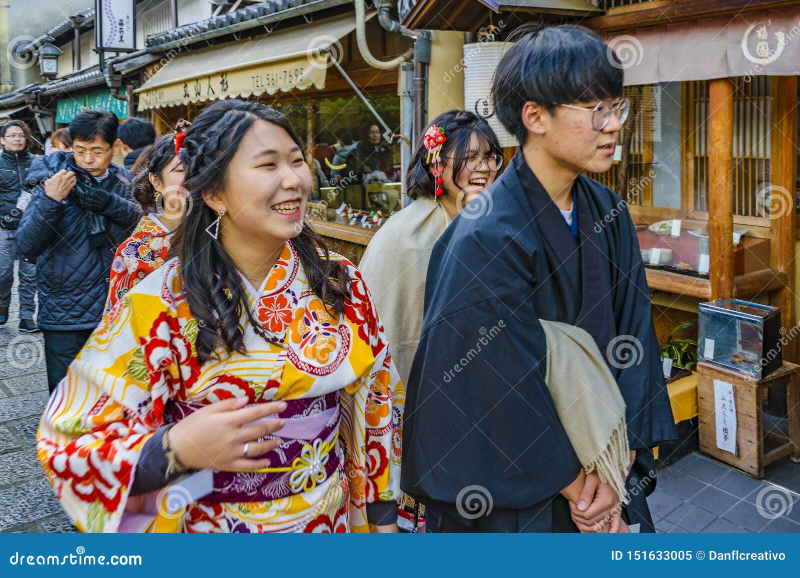 日本年轻人加上传统服装 京都 日本编辑类图片 图片包括有 日本年轻人加上传统服装 京都 日本编辑类图片 图片包括有