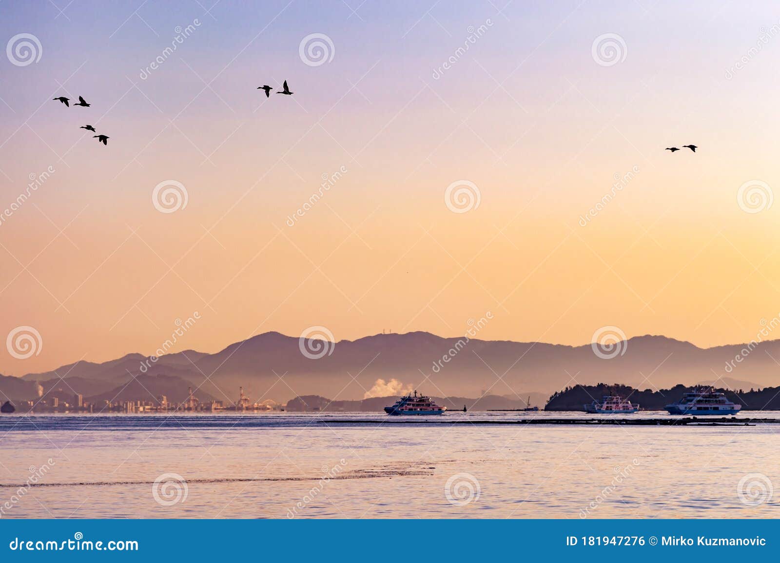 日本广岛濑户内海广岛湾美丽的日出库存照片 图片包括有日本广岛濑户内海广岛湾美丽的日出