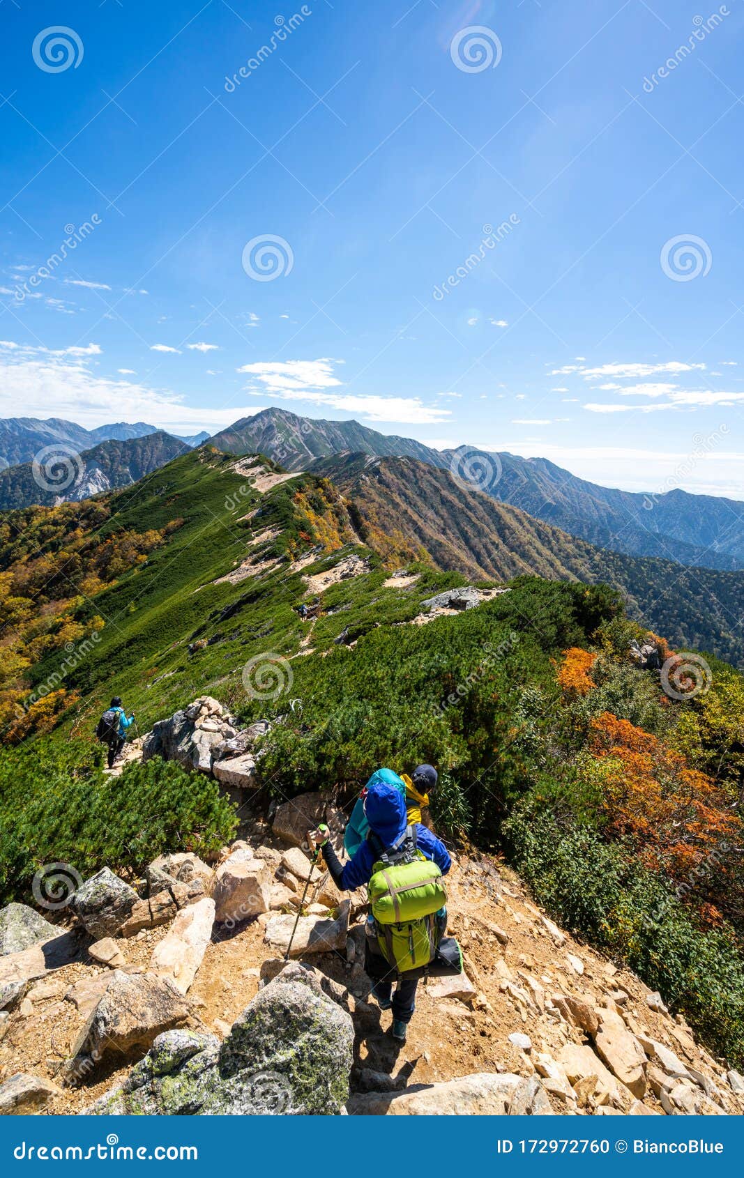 日本登山者编辑类图片 图片包括有挂接 耐力 顶层 突出 生活方式 横向 极其 发现