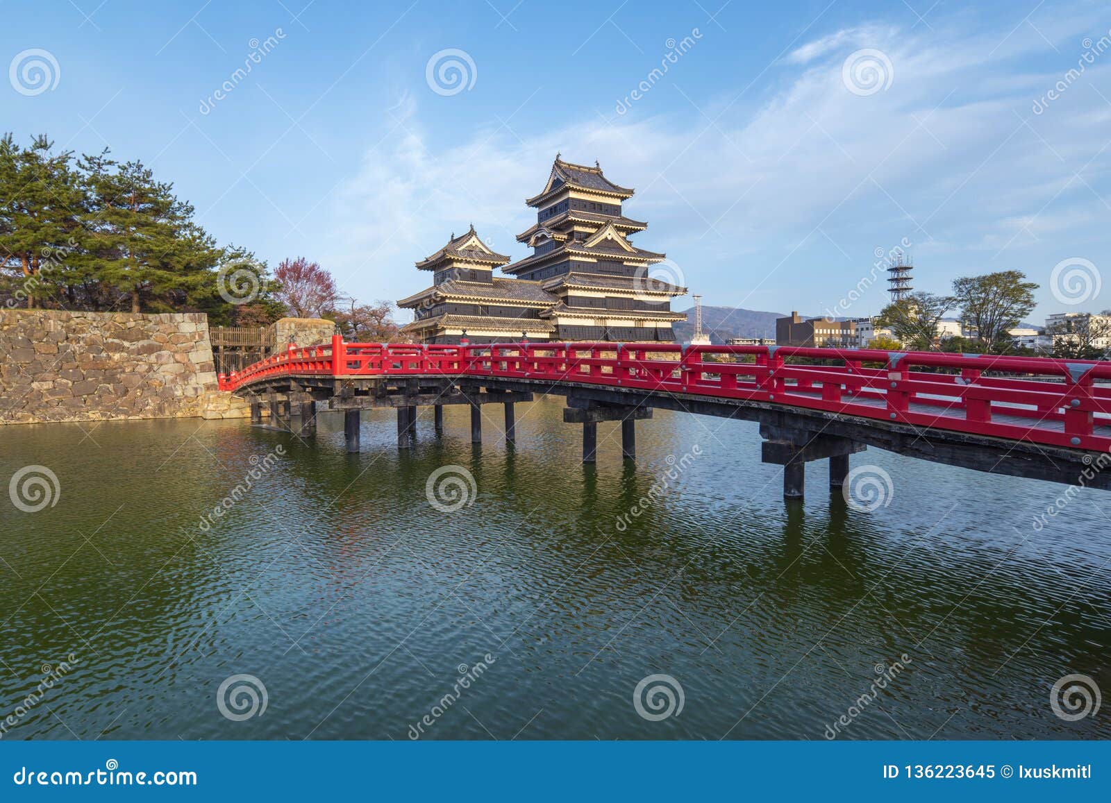 日落的松本城在长野 日本库存图片 图片包括有旅行 贿赂 庭院 城堡 公园 红色 聚会所 日落的松本城在长野 日本库存图片 图片包括有旅行 贿赂 庭院 城堡 公园 红色 聚会所