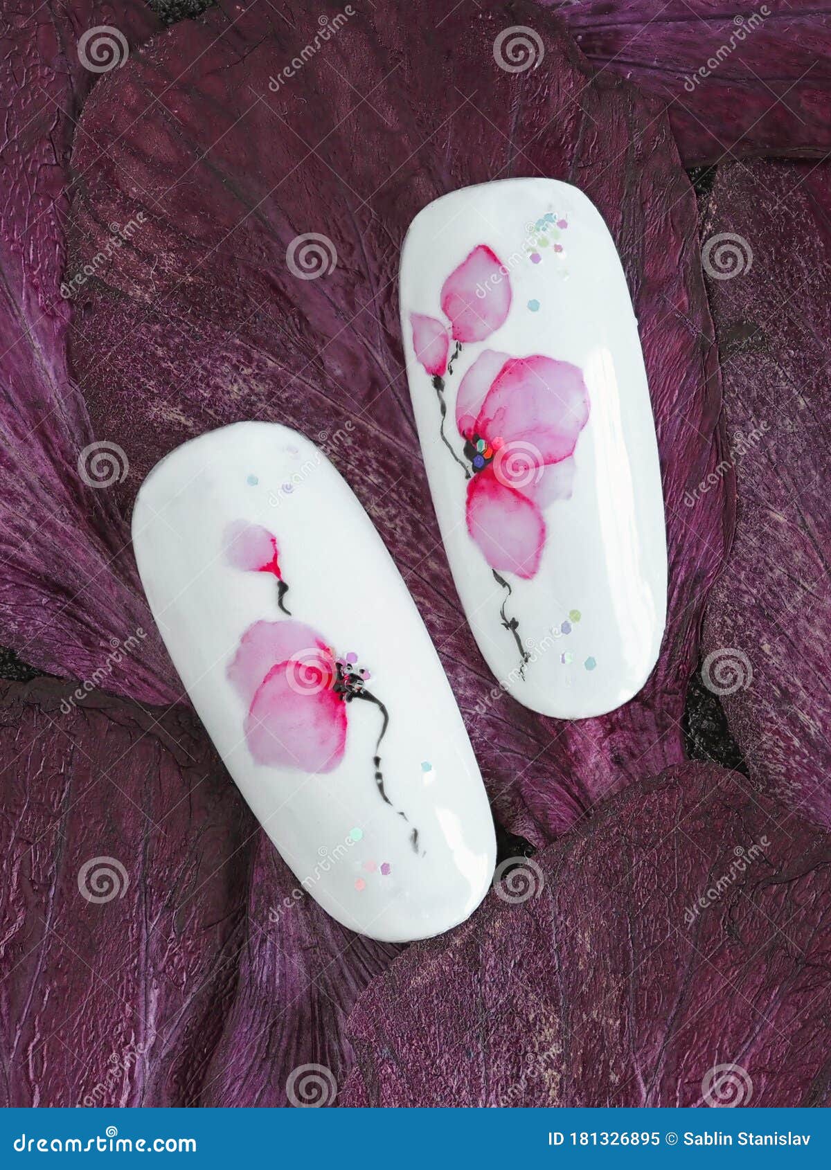 春美甲红色花瓣背景上带弹簧花水色设计的尖库存图片 图片包括有油漆 胶凝体 艺术 法国 延长 春美甲红色花瓣背景上带弹簧花水色设计的尖库存图片 图片包括有油漆 胶凝体 艺术 法国 延长