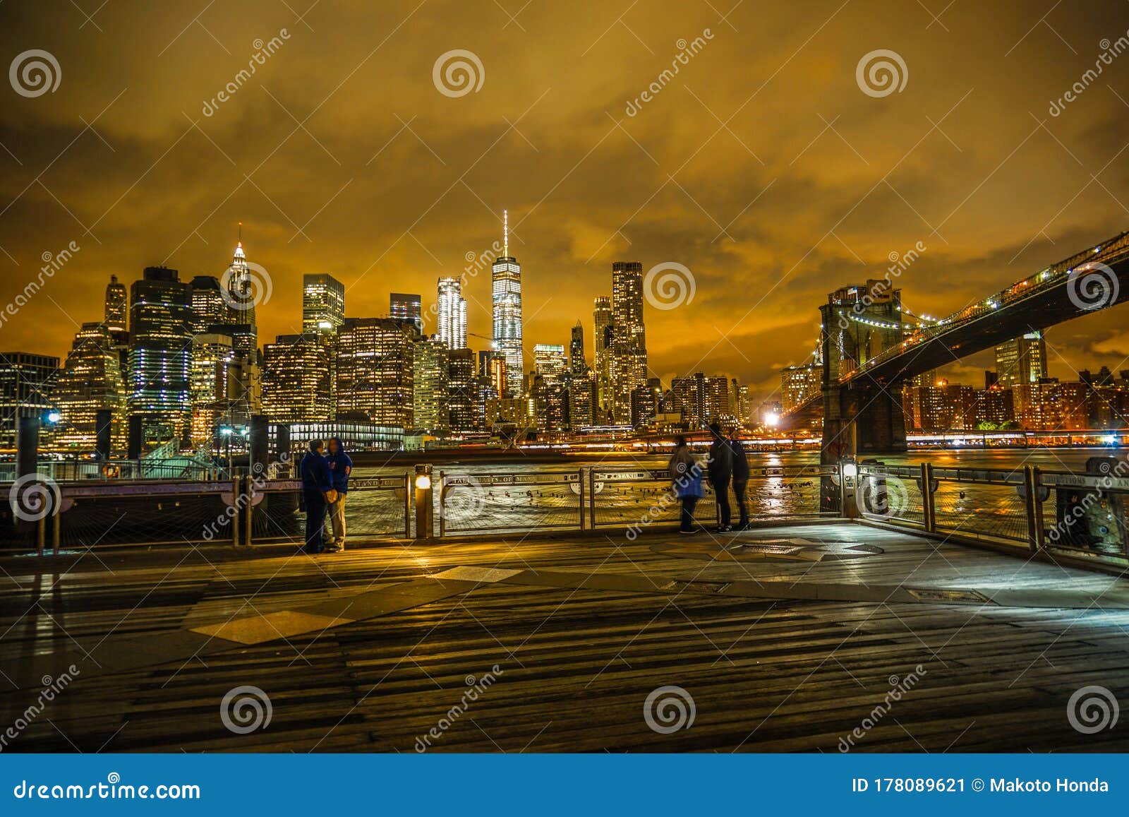 曼哈顿和布鲁克林桥的夜景编辑类照片 图片包括有街道 海岸 剪影 贸易 城市 地区 外部 曼哈顿和布鲁克林桥的夜景编辑类照片 图片包括有街道 海岸 剪影 贸易 城市 地区 外部