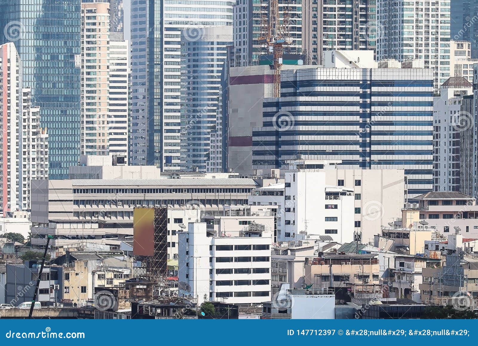 曼谷大都会泰国大厦背景库存图片 图片包括有公寓 开发员 靠山 投资 商业 布琼布拉 密度
