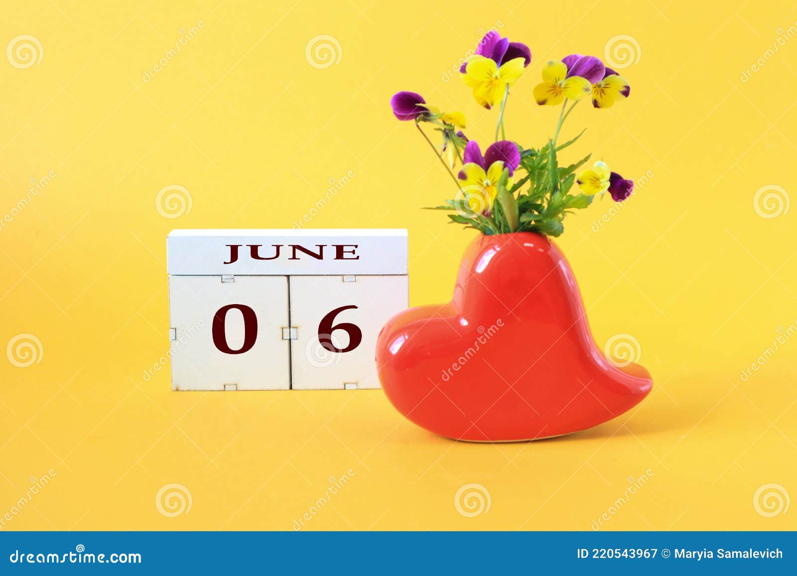 6月6日日历 6月的英文名称数字0和6是一个红心花的花瓶库存图片 图片包括有装饰 红色 6月6日日历 6月的英文名称数字0和6是一个红心花的花瓶库存图片 图片包括有装饰 红色