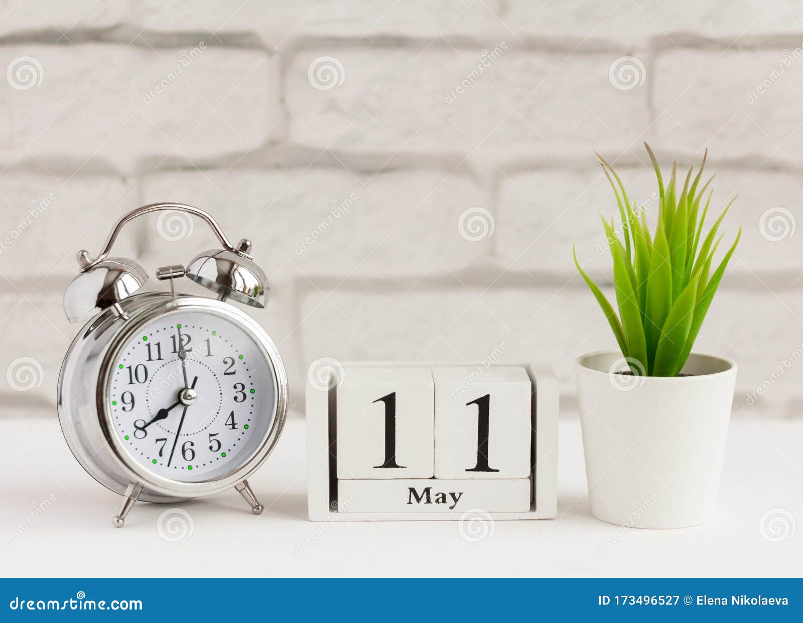5月11日上个春月的某天 白色背景中的日历院子里的春天一年一天的概念库存图片 图片包括有问候 月度 5月11日上个春月的某天 白色背景中的日历院子里的春天一年一天的概念库存图片 图片包括有问候 月度