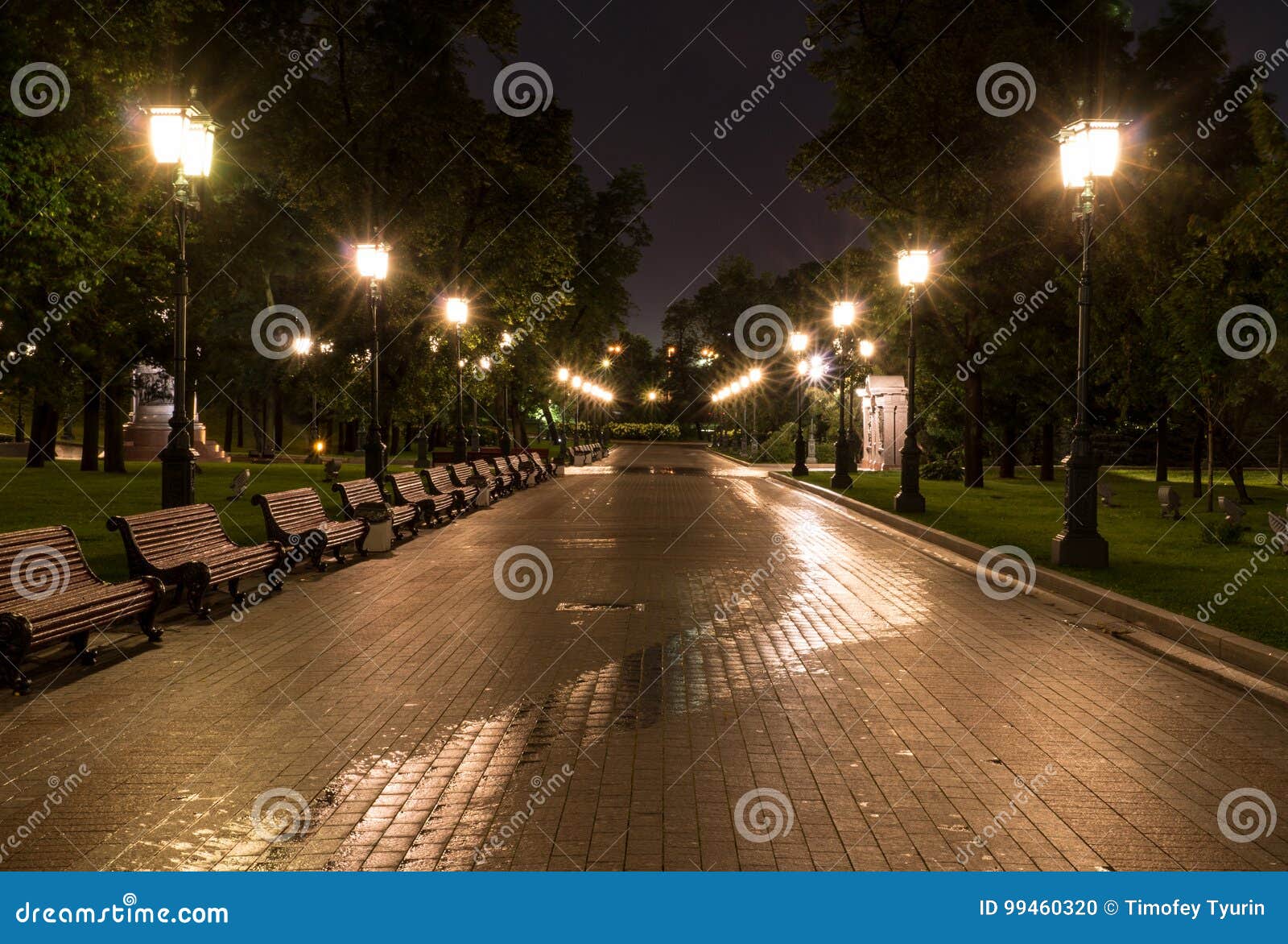 有启发性城市公园在夏夜里背景 城市生活库存照片 图片包括有 有启发性城市公园在夏夜里背景 城市生活库存照片 图片包括有