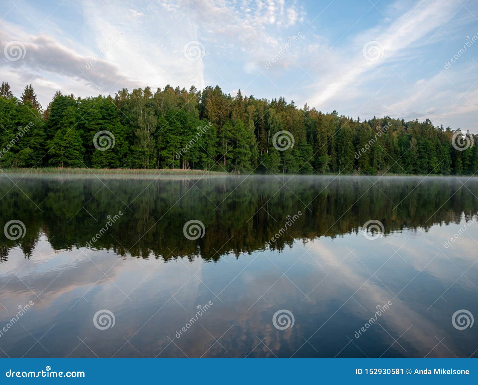 有雾和神秘的湖风景库存图片 图片包括有有雾和神秘的湖风景