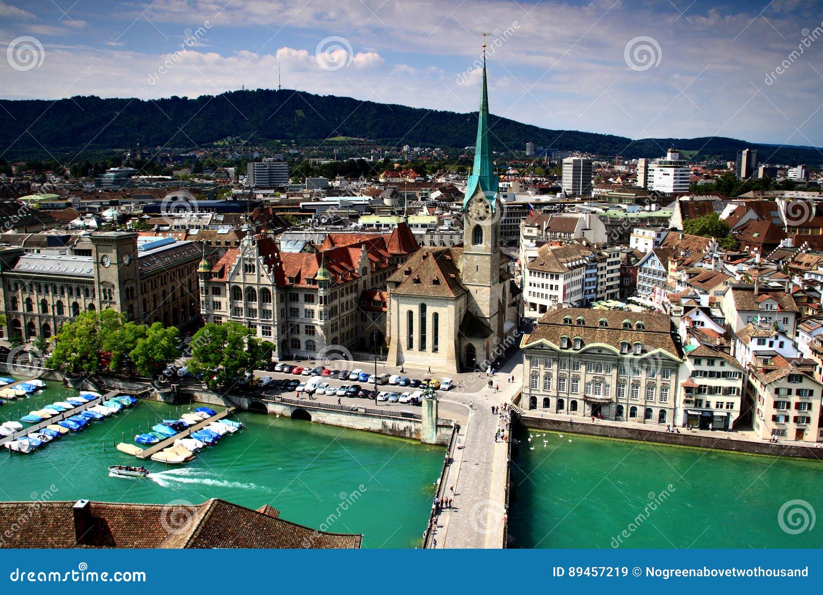 有fraumunster教会的 瑞士都市风景苏黎世老镇库存图片 图片包括有地标 全景