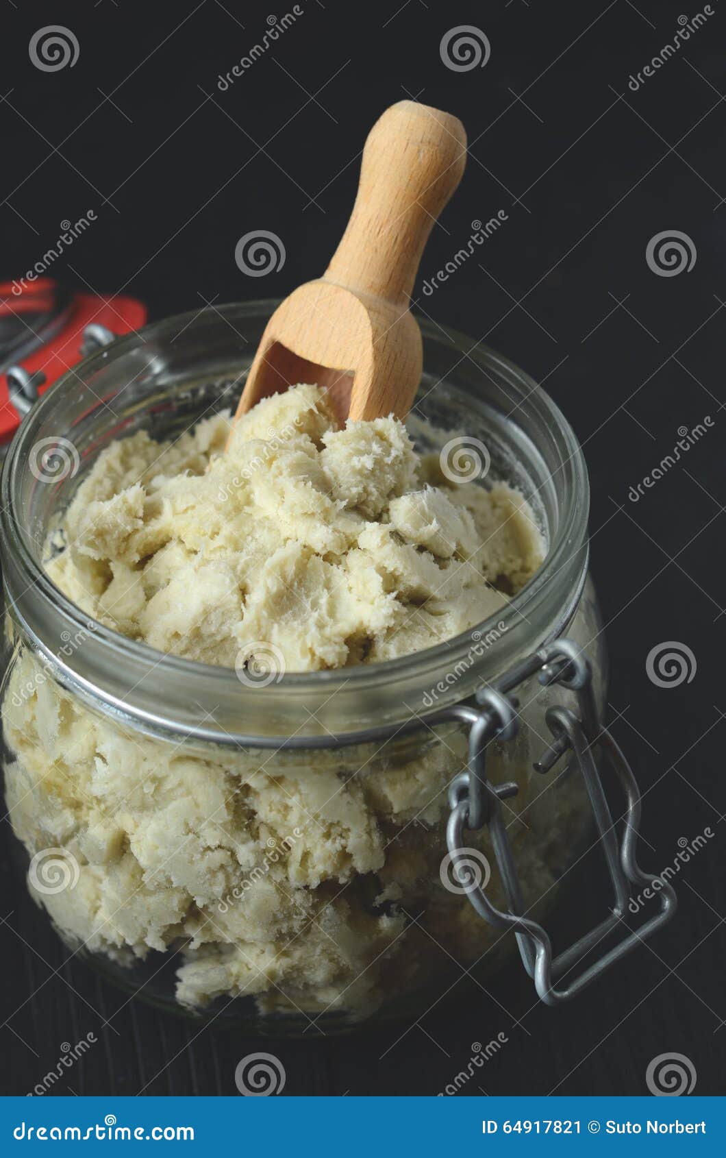 未精制的牛油树脂库存图片 图片包括有未精制的牛油树脂