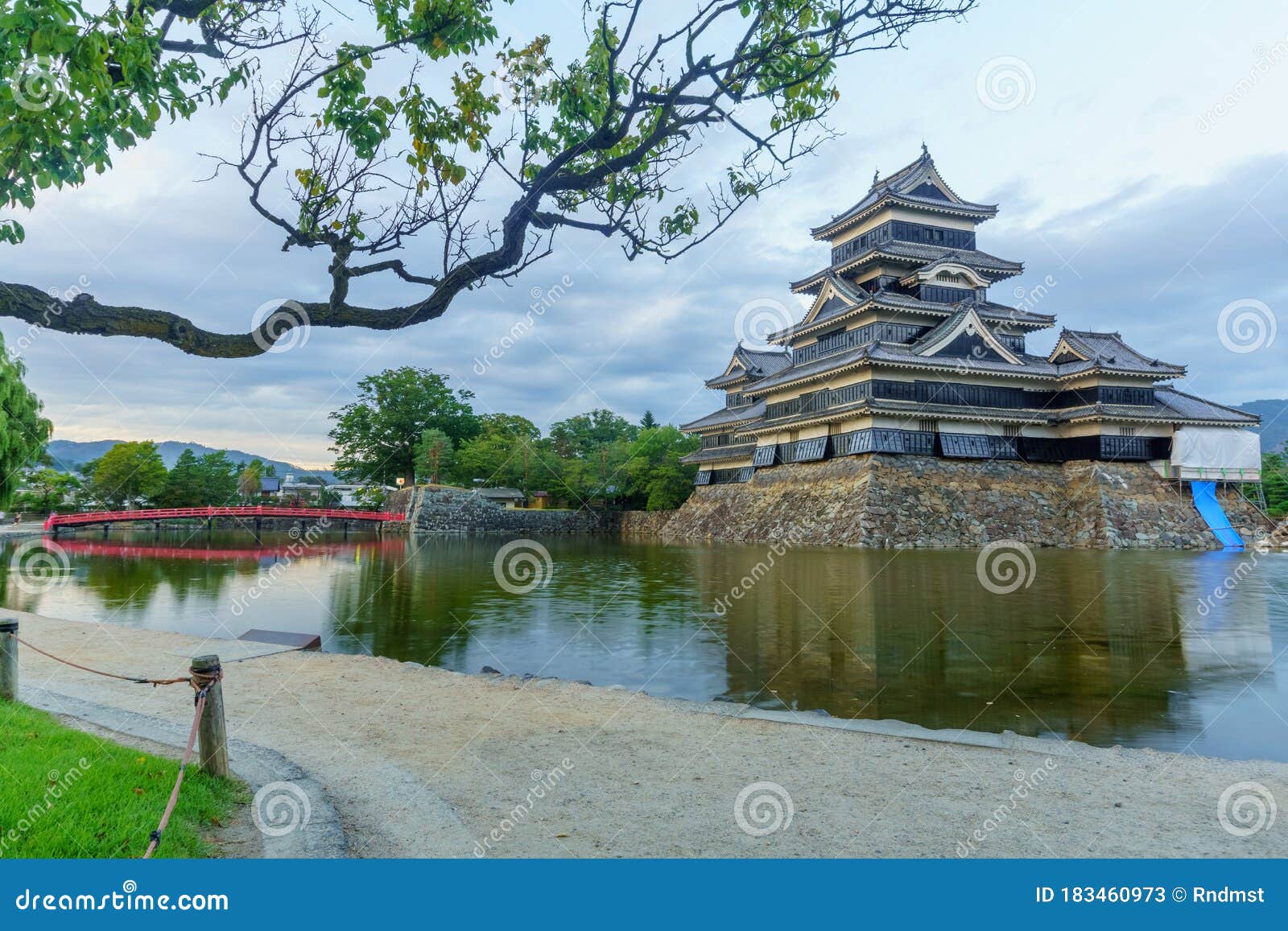 松本城乌鸦城堡与桥的日落景观库存图片 图片包括有历史 文化 防御 传统 日语 日本 聚会所 松本城乌鸦城堡与桥的日落景观库存图片 图片包括有历史 文化 防御 传统 日语 日本 聚会所