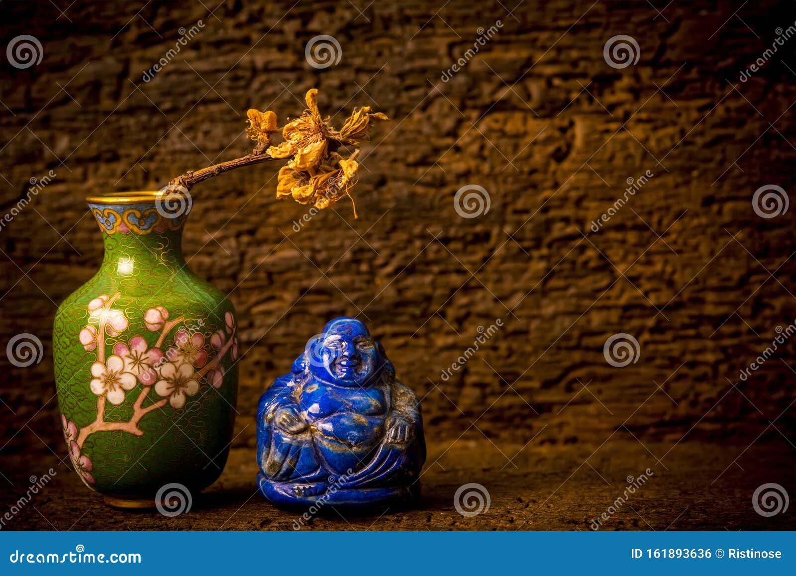 架上花瓶的青金龙佛库存照片 图片包括有和平 佛教 灵性 镇痛药 圣洁 宗教 文化 复制