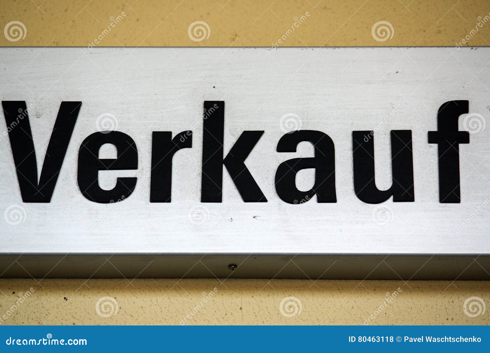标志或盾与 Verkauf 用德语 对英语 销售的翻译库存照片 图片包括有