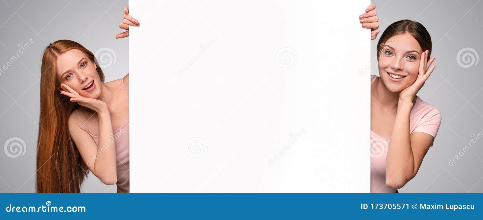 正面的惊喜让举着白旗的女人库存图片 图片包括有聘用 钞票 信息 空白的 高兴 广告 欢欣