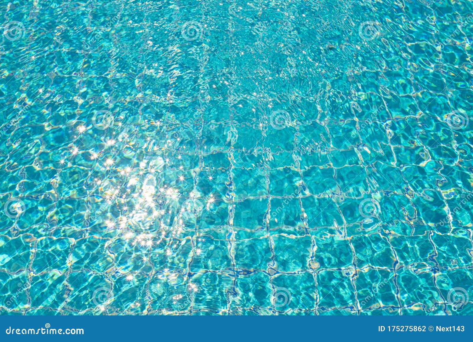池中蓝色的水纹太阳光星形反射库存照片 图片包括有织地不很细 起波纹 亮光 反射 平稳 波纹